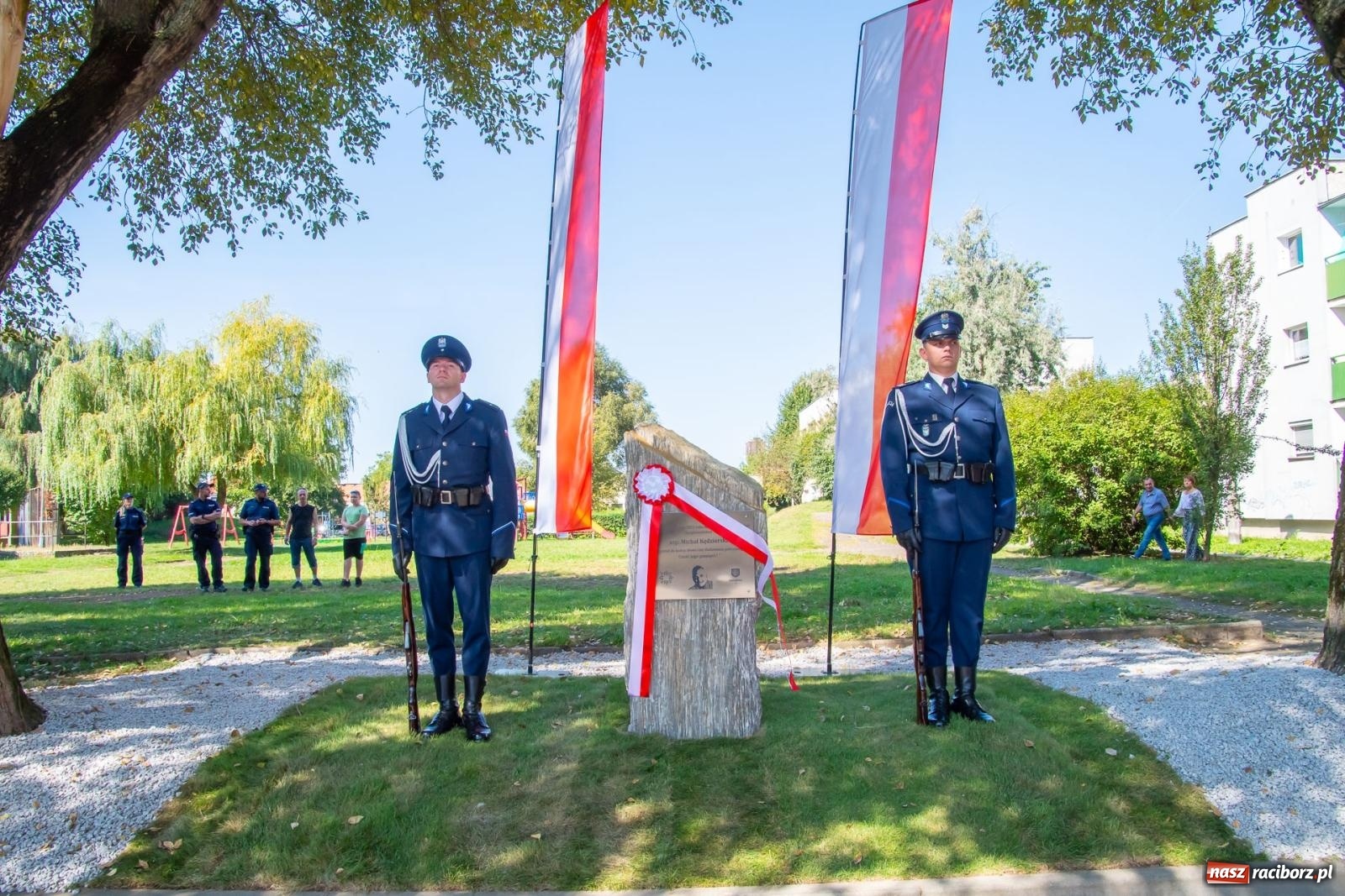 Zdjęcie w galerii na portalu naszraciborz.pl: Odsłonięto obelisk upamiętniający śp. aspiranta Michała Kędzierskiego [FOTO i WIDEO] wiadomości z regionu
