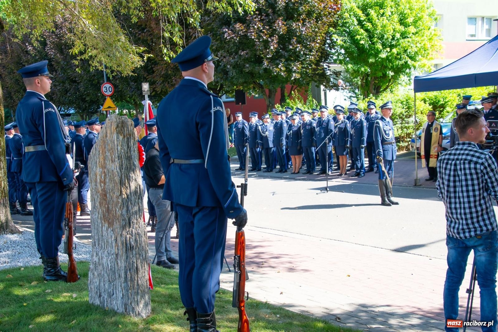 Zdjęcie w galerii na portalu naszraciborz.pl: Odsłonięto obelisk upamiętniający śp. aspiranta Michała Kędzierskiego [FOTO i WIDEO] wiadomości z regionu