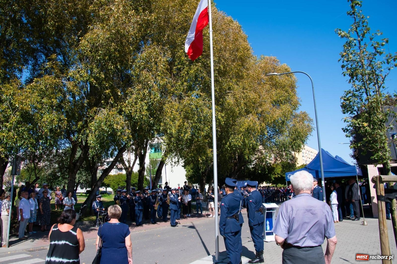 Zdjęcie w galerii na portalu naszraciborz.pl: Odsłonięto obelisk upamiętniający śp. aspiranta Michała Kędzierskiego [FOTO i WIDEO] wiadomości z regionu