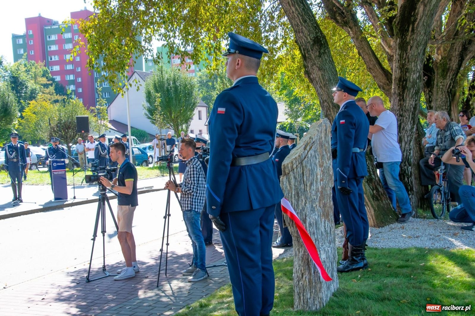 Zdjęcie w galerii na portalu naszraciborz.pl: Odsłonięto obelisk upamiętniający śp. aspiranta Michała Kędzierskiego [FOTO i WIDEO] wiadomości z regionu