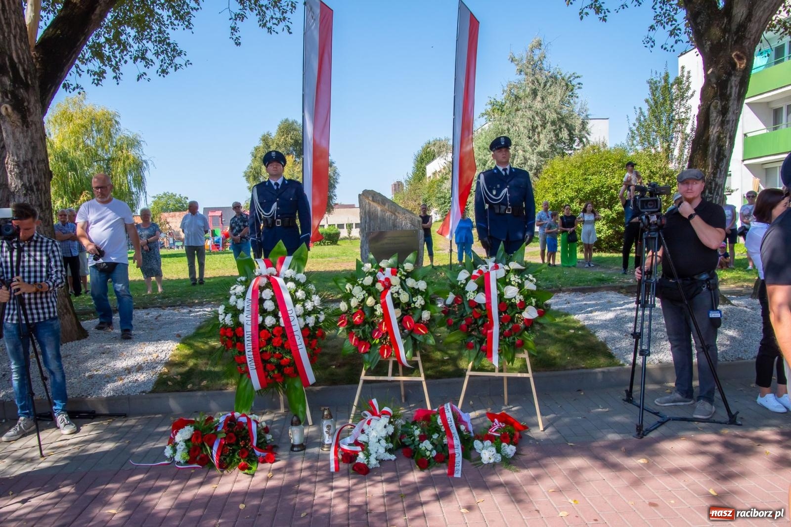 Zdjęcie w galerii na portalu naszraciborz.pl: Odsłonięto obelisk upamiętniający śp. aspiranta Michała Kędzierskiego [FOTO i WIDEO] wiadomości z regionu