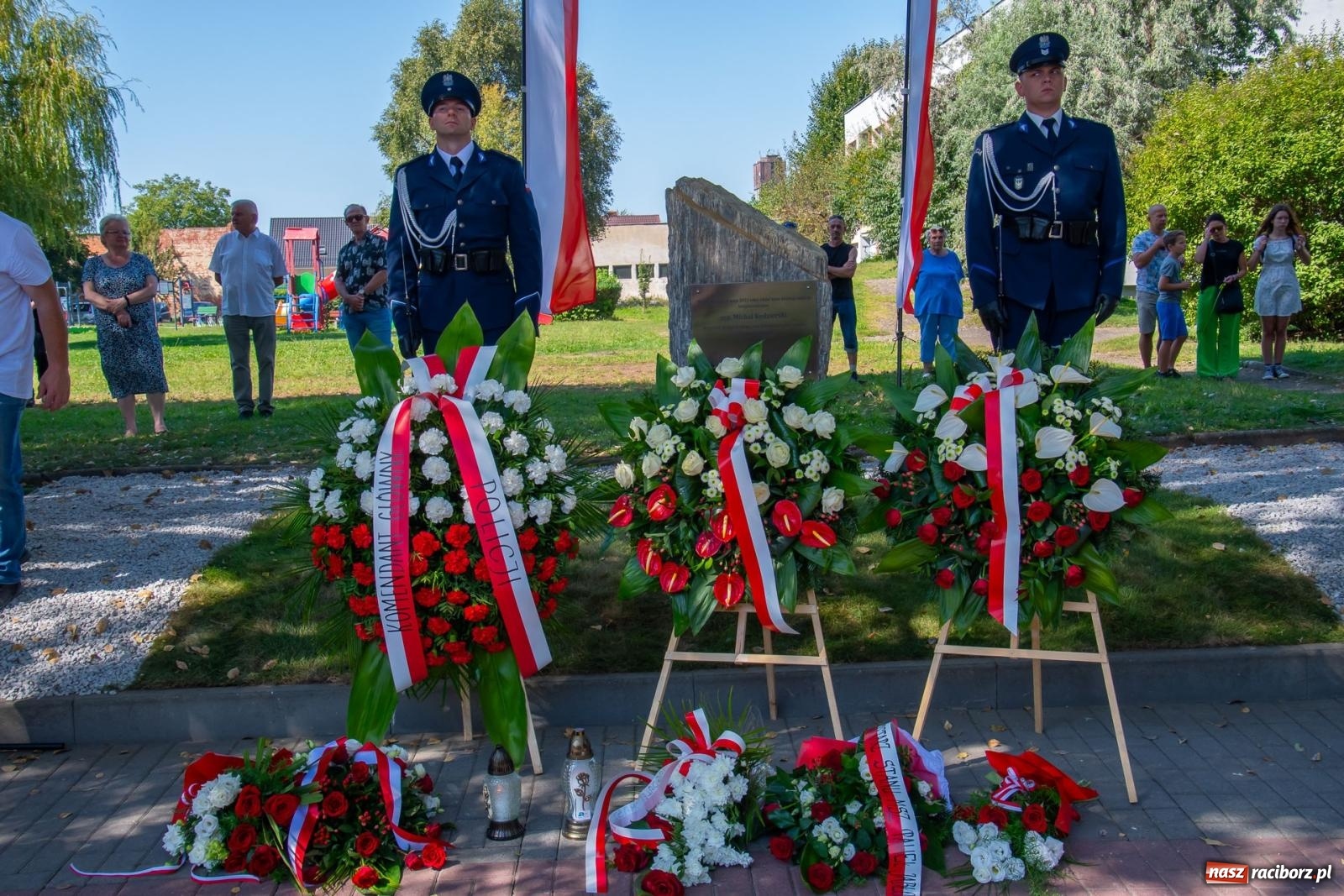 Zdjęcie w galerii na portalu naszraciborz.pl: Odsłonięto obelisk upamiętniający śp. aspiranta Michała Kędzierskiego [FOTO i WIDEO] wiadomości z regionu
