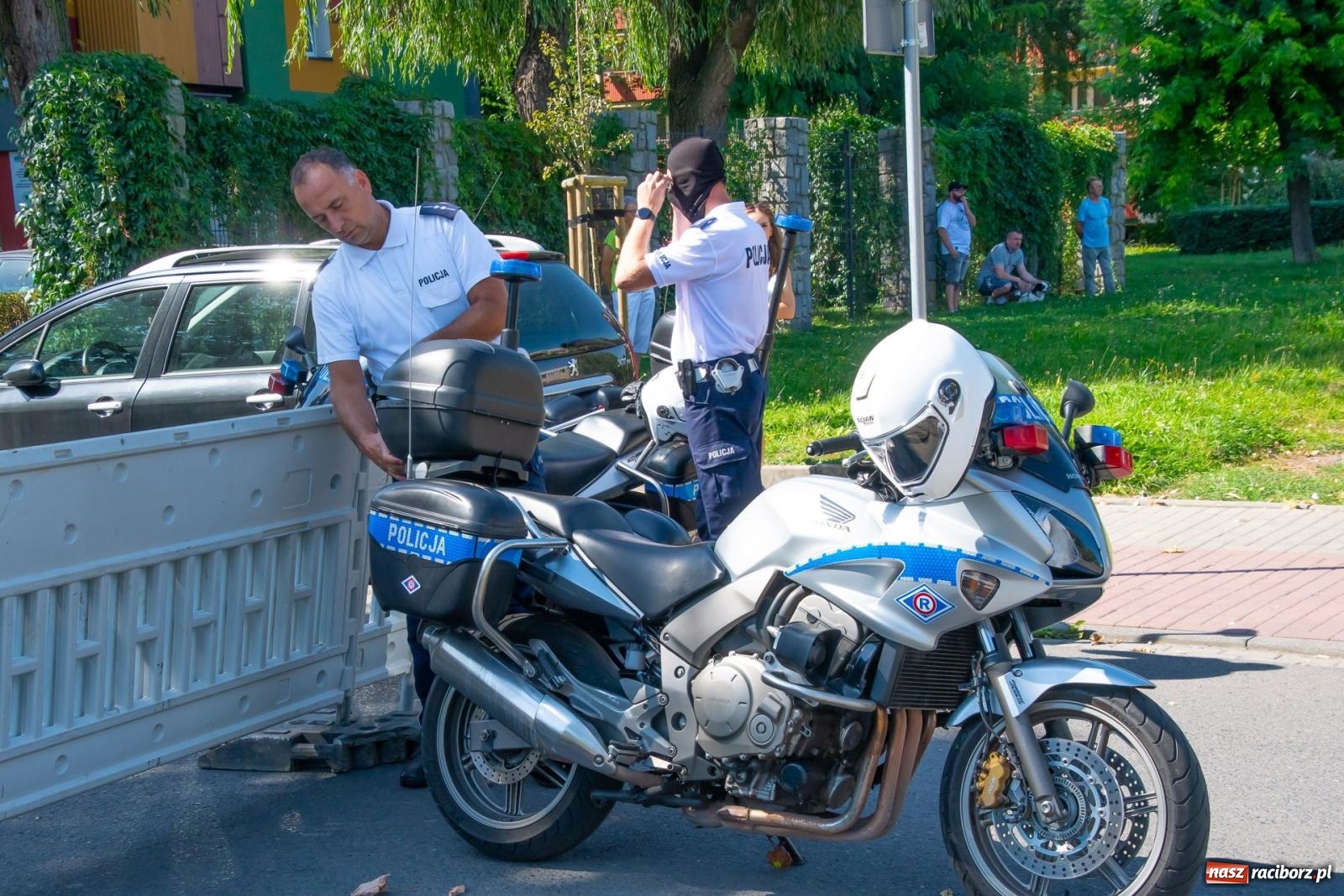 Zdjęcie w galerii na portalu naszraciborz.pl: Odsłonięto obelisk upamiętniający śp. aspiranta Michała Kędzierskiego [FOTO i WIDEO] wiadomości z regionu