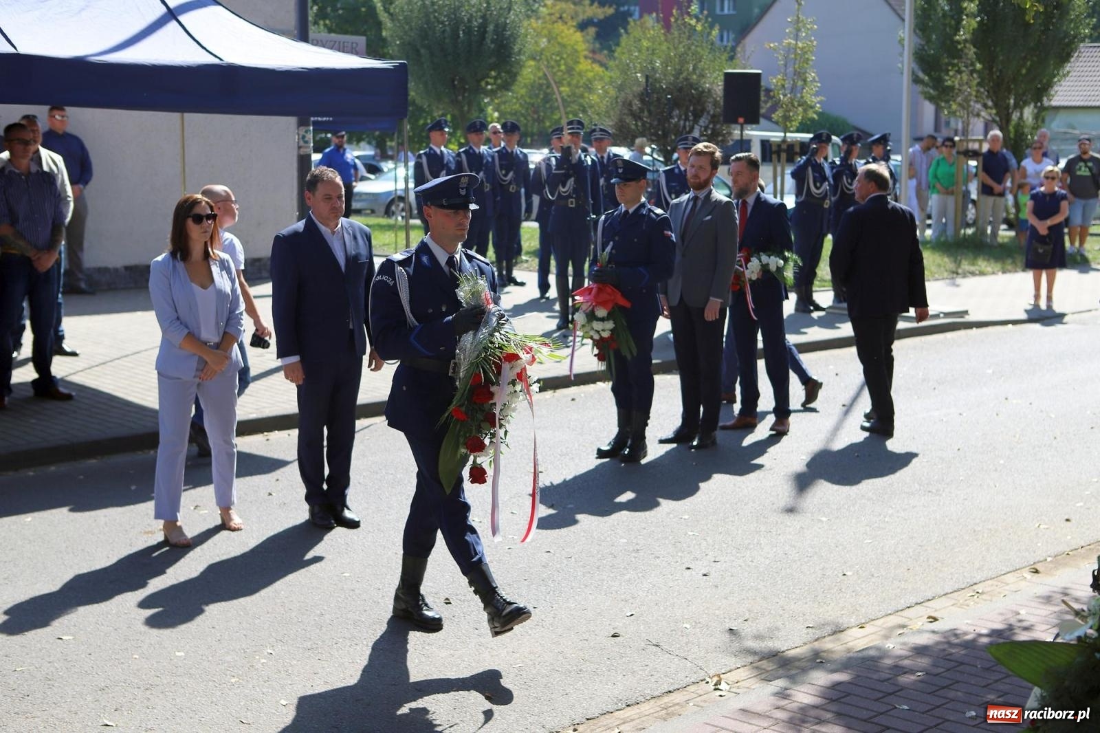 Zdjęcie w galerii na portalu naszraciborz.pl: Odsłonięto obelisk upamiętniający śp. aspiranta Michała Kędzierskiego [FOTO i WIDEO] wiadomości z regionu