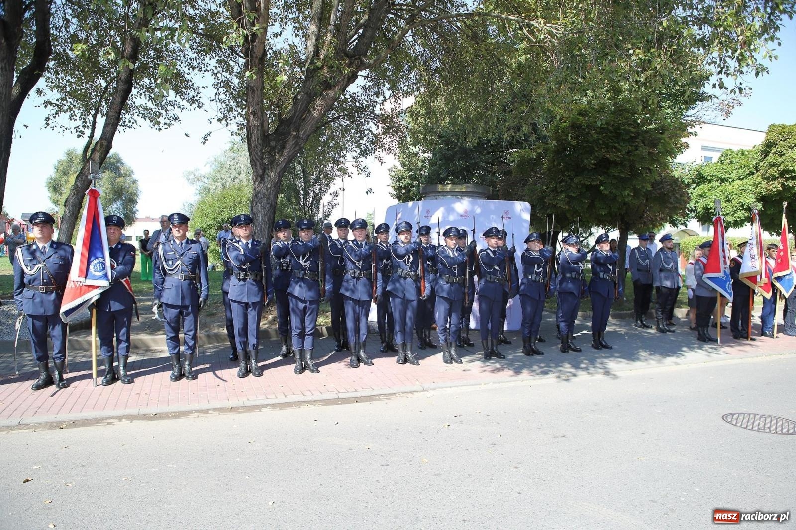 Zdjęcie w galerii na portalu naszraciborz.pl: Odsłonięto obelisk upamiętniający śp. aspiranta Michała Kędzierskiego [FOTO i WIDEO] wiadomości z regionu