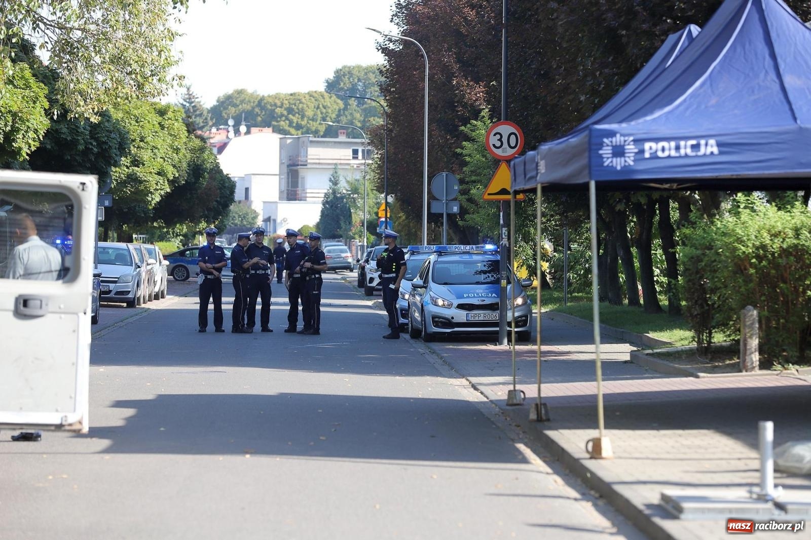 Zdjęcie w galerii na portalu naszraciborz.pl: Odsłonięto obelisk upamiętniający śp. aspiranta Michała Kędzierskiego [FOTO i WIDEO] wiadomości z regionu