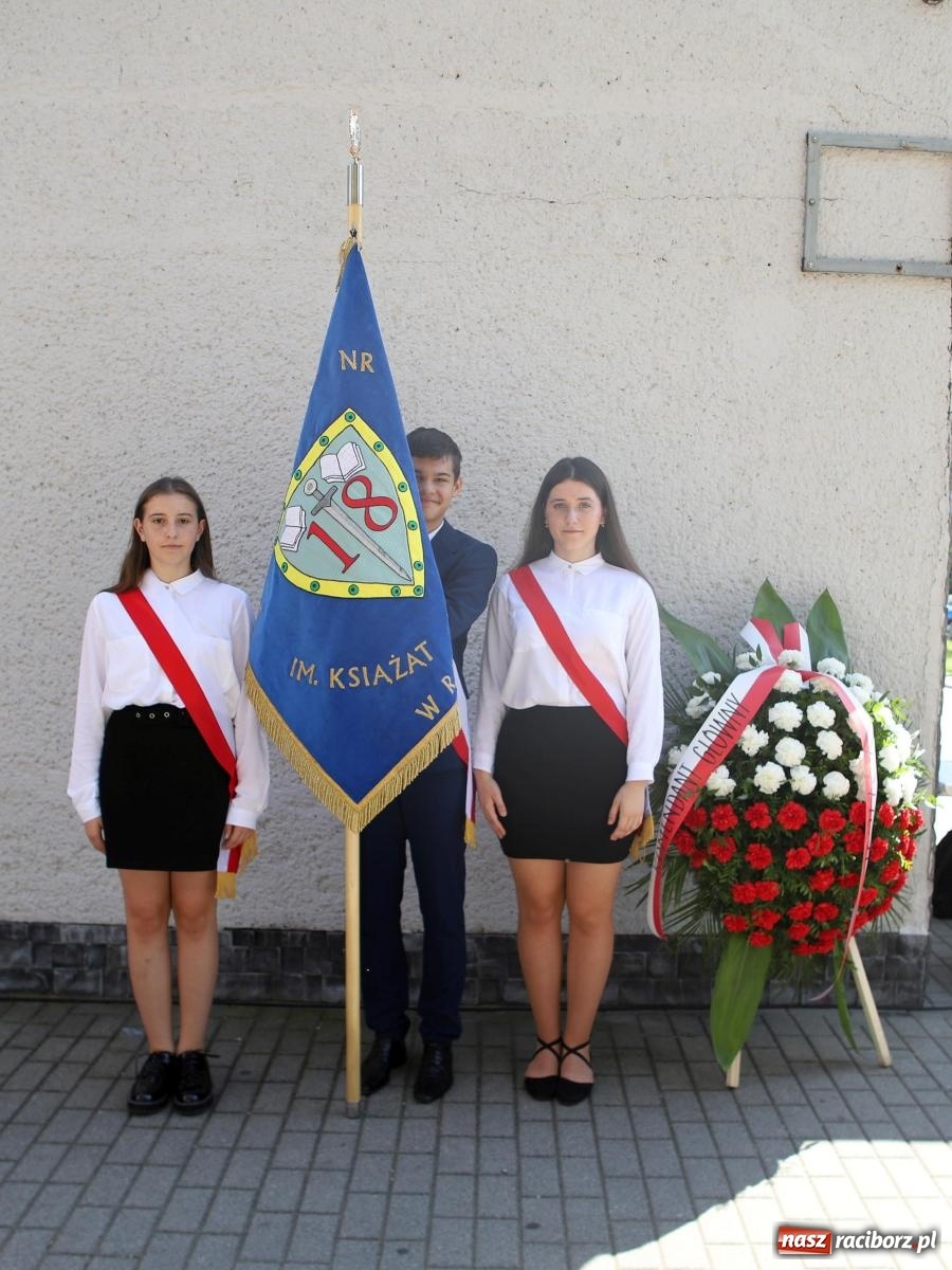 Zdjęcie w galerii na portalu naszraciborz.pl: Odsłonięto obelisk upamiętniający śp. aspiranta Michała Kędzierskiego [FOTO i WIDEO] wiadomości z regionu