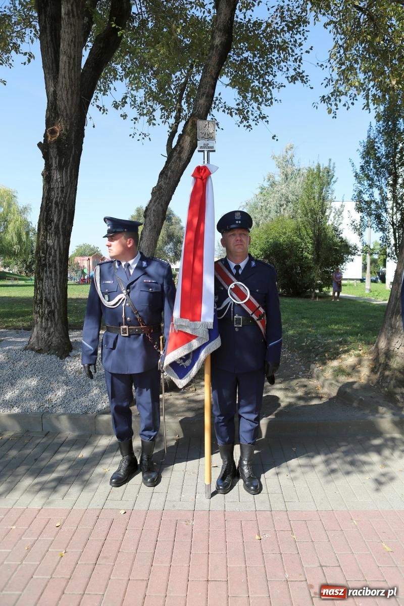 Zdjęcie w galerii na portalu naszraciborz.pl: Odsłonięto obelisk upamiętniający śp. aspiranta Michała Kędzierskiego [FOTO i WIDEO] wiadomości z regionu