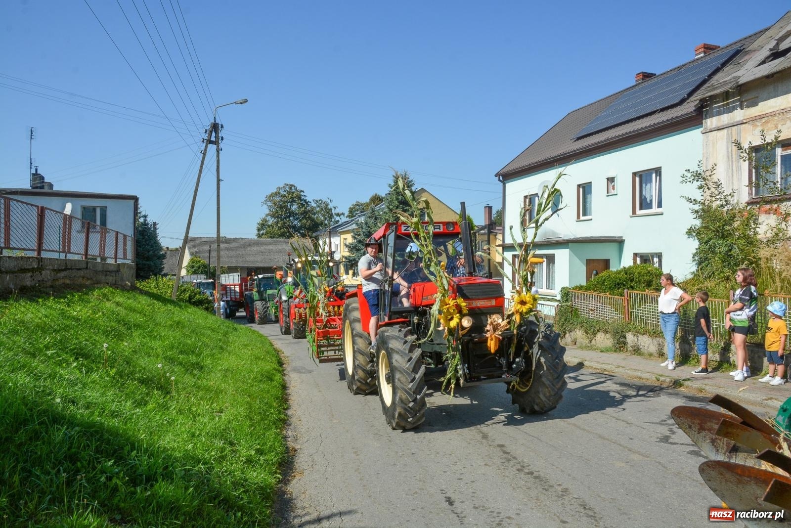 Zdjęcie w galerii na portalu naszraciborz.pl: Historia rolniczej mechanizacji w pigułce. Dożynki w Gamowie [FOTO i WIDEO] wiadomości z regionu