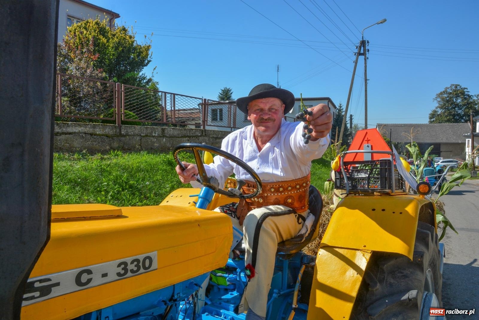 Zdjęcie w galerii na portalu naszraciborz.pl: Historia rolniczej mechanizacji w pigułce. Dożynki w Gamowie [FOTO i WIDEO] wiadomości z regionu