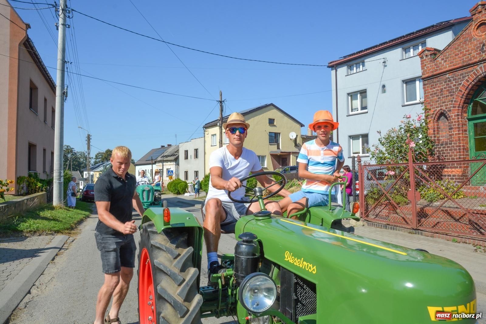 Zdjęcie w galerii na portalu naszraciborz.pl: Historia rolniczej mechanizacji w pigułce. Dożynki w Gamowie [FOTO i WIDEO] wiadomości z regionu