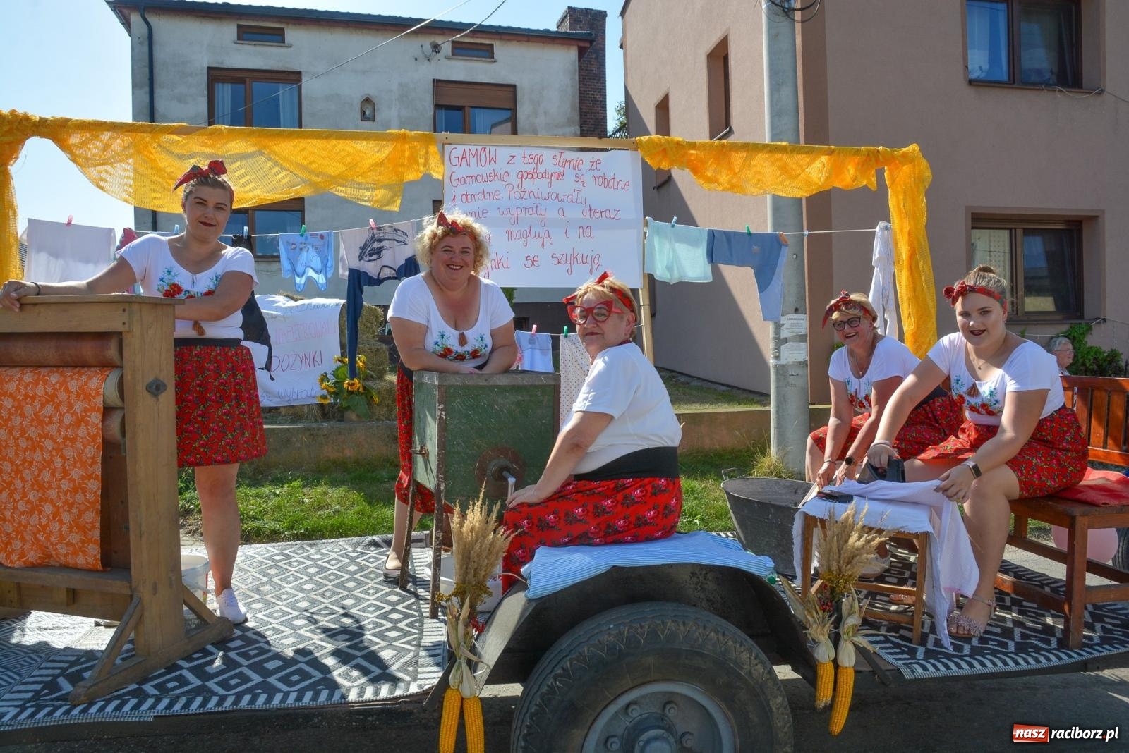 Zdjęcie w galerii na portalu naszraciborz.pl: Historia rolniczej mechanizacji w pigułce. Dożynki w Gamowie [FOTO i WIDEO] wiadomości z regionu