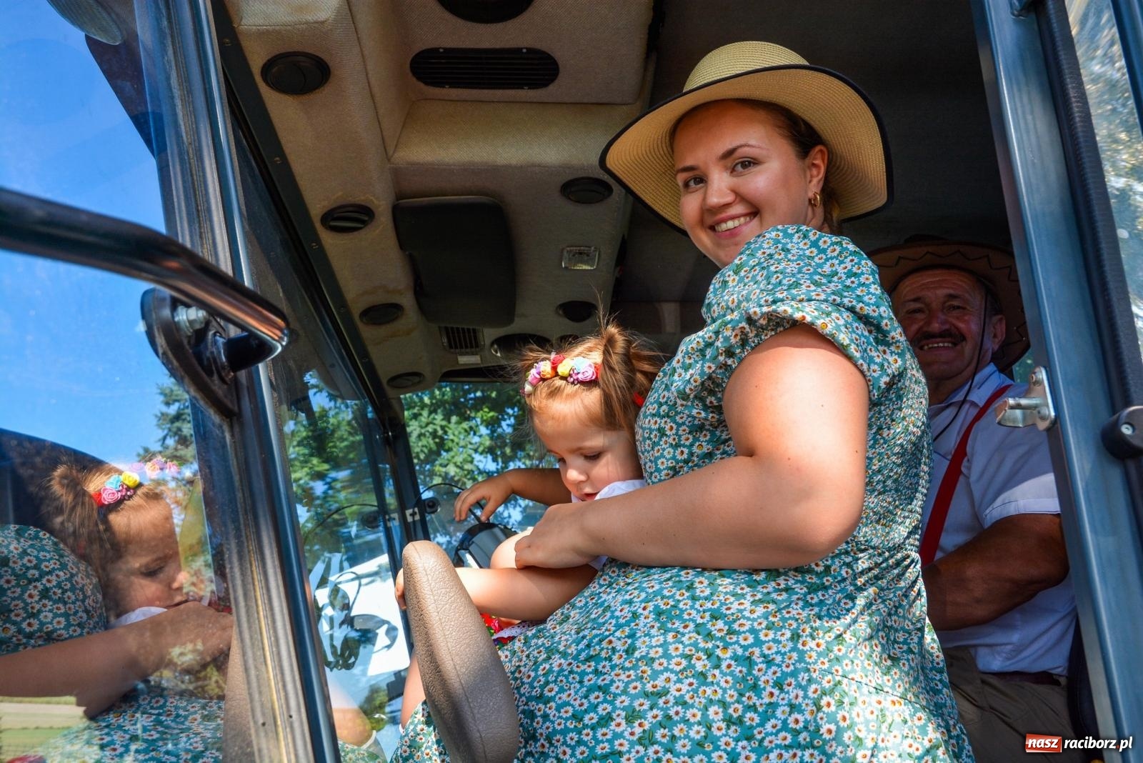 Zdjęcie w galerii na portalu naszraciborz.pl: Historia rolniczej mechanizacji w pigułce. Dożynki w Gamowie [FOTO i WIDEO] wiadomości z regionu
