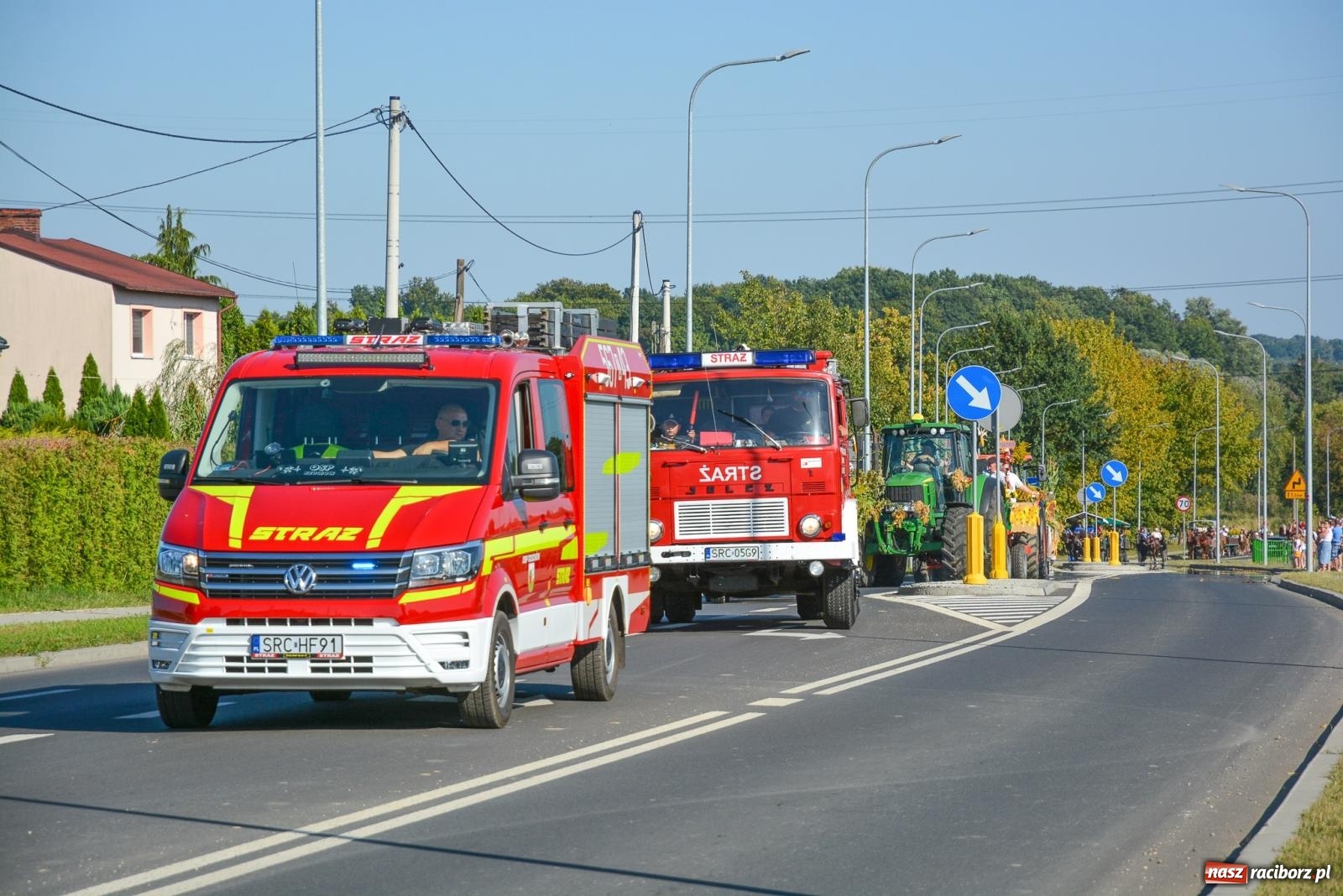 Zdjęcie w galerii na portalu naszraciborz.pl: Korowód na długim dystansie. Dożynki w Rzuchowie [FOTO i WIDEO] wiadomości z regionu