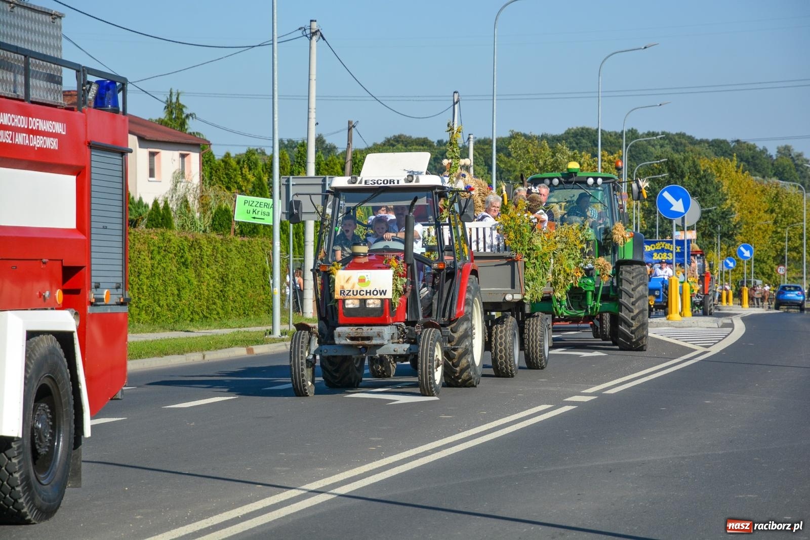 Zdjęcie w galerii na portalu naszraciborz.pl: Korowód na długim dystansie. Dożynki w Rzuchowie [FOTO i WIDEO] wiadomości z regionu