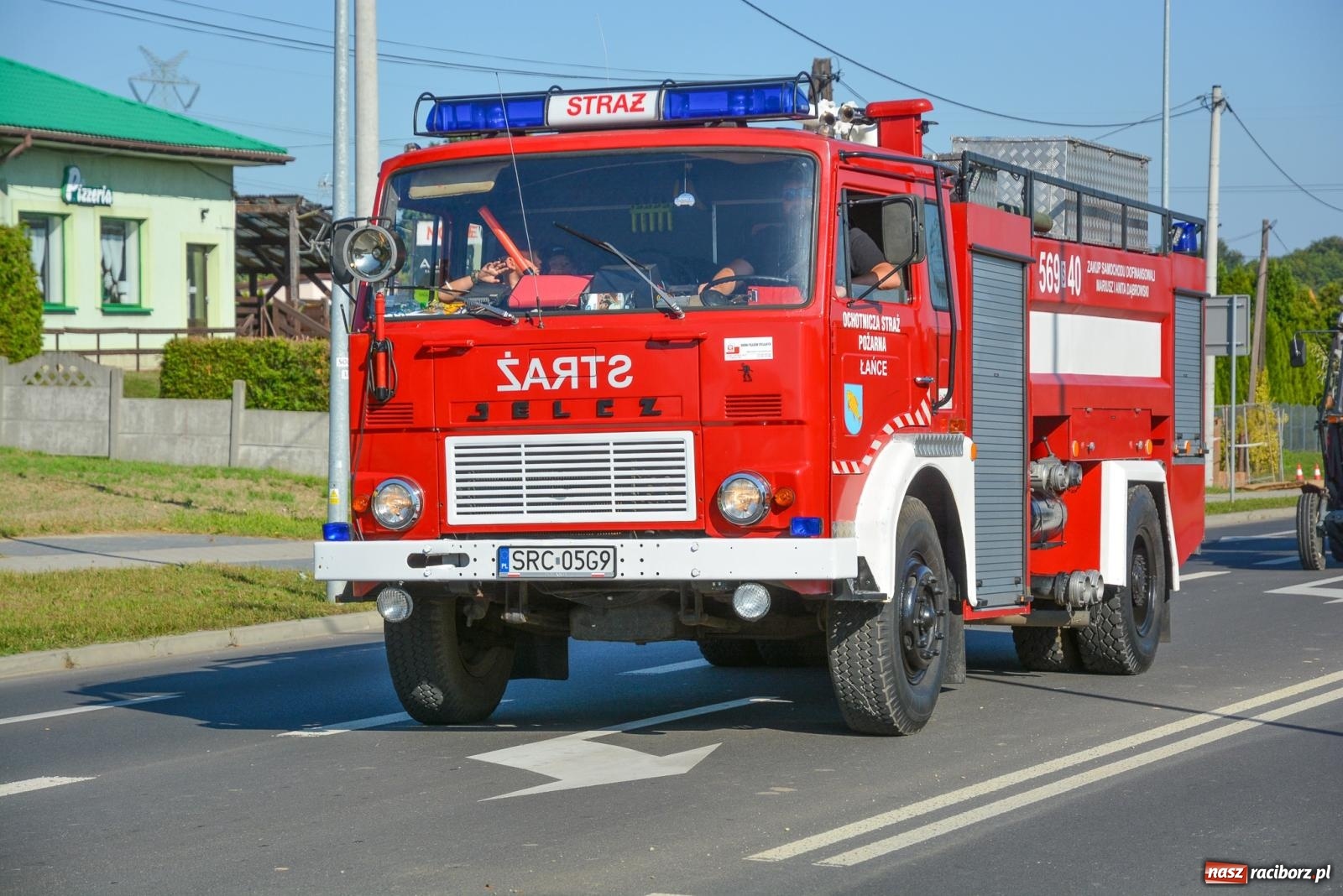 Zdjęcie w galerii na portalu naszraciborz.pl: Korowód na długim dystansie. Dożynki w Rzuchowie [FOTO i WIDEO] wiadomości z regionu