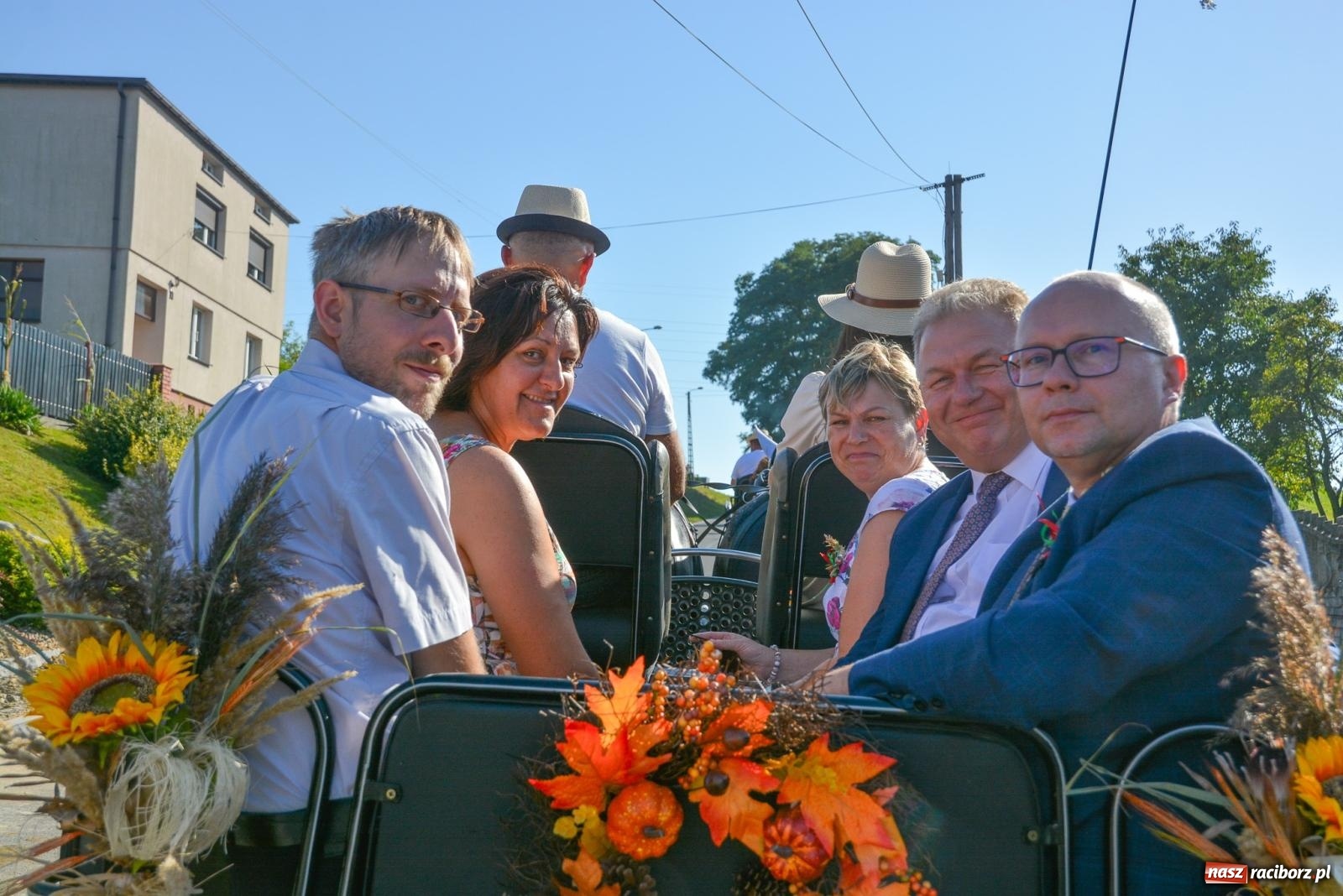 Zdjęcie w galerii na portalu naszraciborz.pl: Korowód na długim dystansie. Dożynki w Rzuchowie [FOTO i WIDEO] wiadomości z regionu