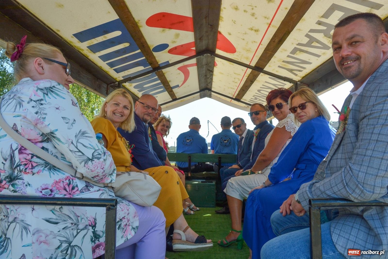 Zdjęcie w galerii na portalu naszraciborz.pl: Korowód na długim dystansie. Dożynki w Rzuchowie [FOTO i WIDEO] wiadomości z regionu