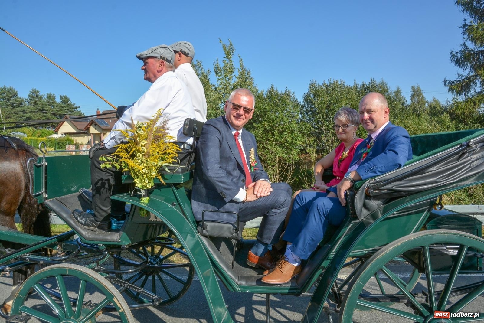 Zdjęcie w galerii na portalu naszraciborz.pl: Korowód na długim dystansie. Dożynki w Rzuchowie [FOTO i WIDEO] wiadomości z regionu