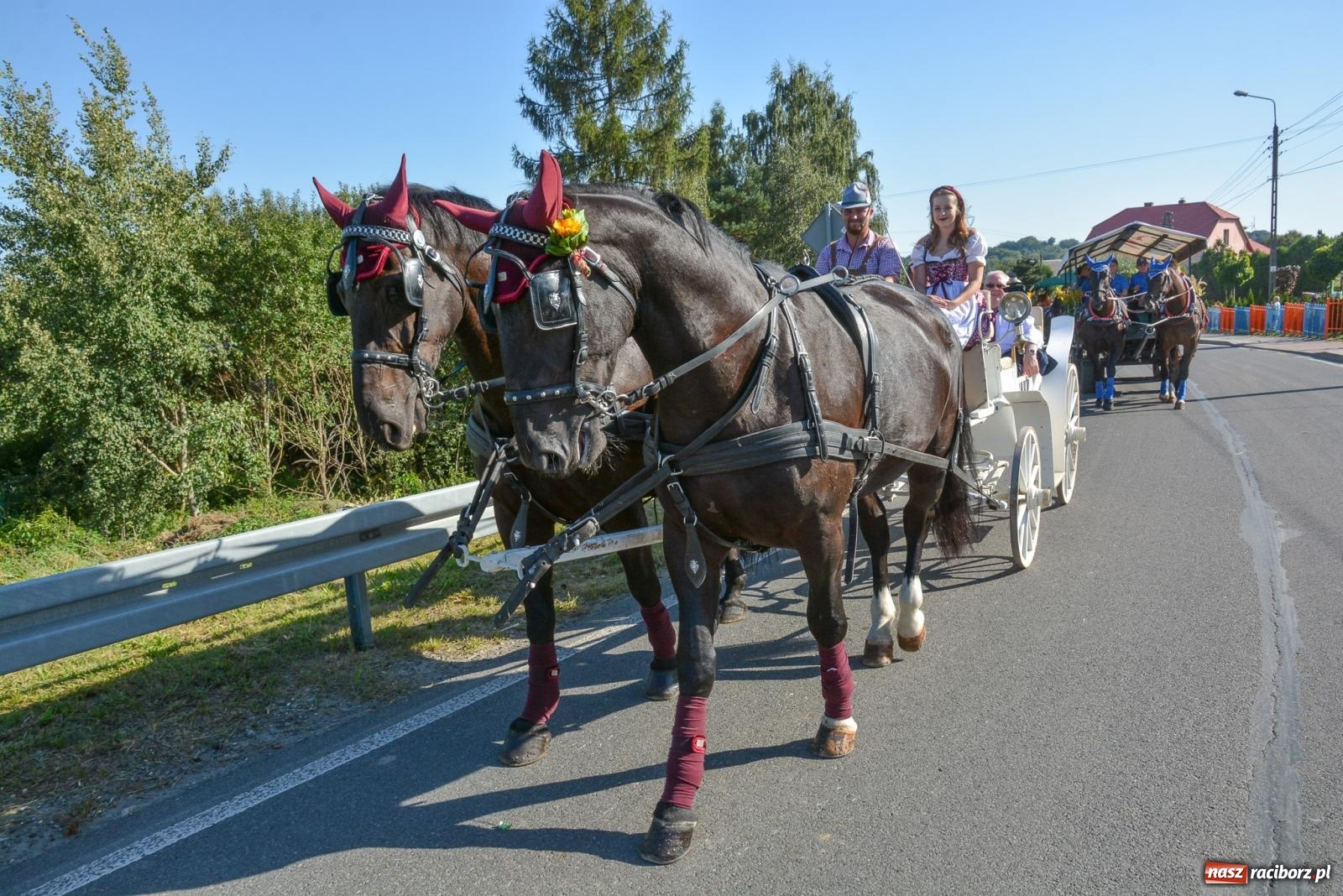 Zdjęcie w galerii na portalu naszraciborz.pl: Korowód na długim dystansie. Dożynki w Rzuchowie [FOTO i WIDEO] wiadomości z regionu