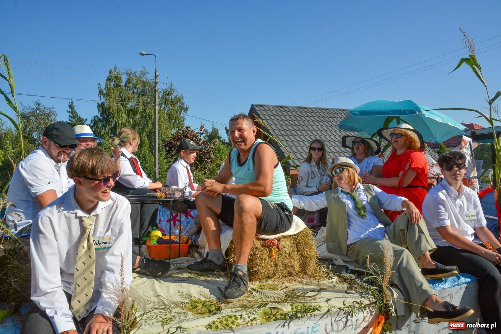 Zdjęcie w galerii na portalu naszraciborz.pl: Korowód na długim dystansie. Dożynki w Rzuchowie [FOTO i WIDEO] wiadomości z regionu