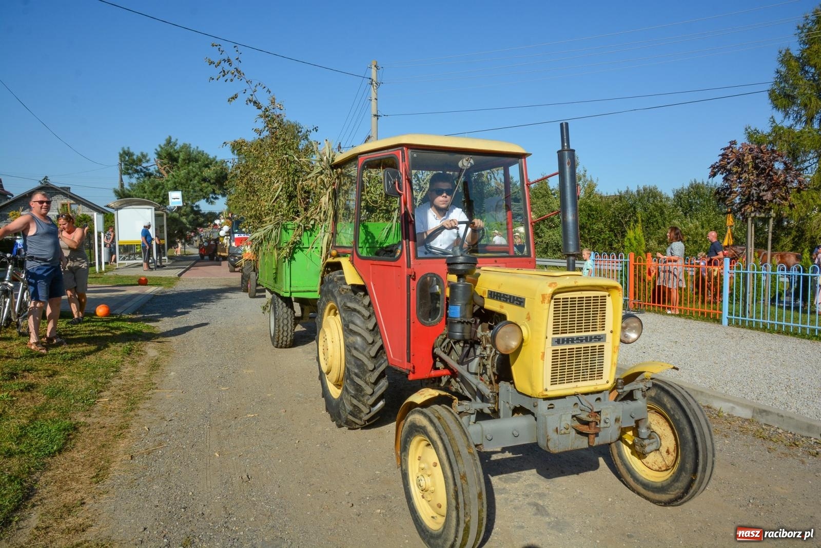 Zdjęcie w galerii na portalu naszraciborz.pl: Korowód na długim dystansie. Dożynki w Rzuchowie [FOTO i WIDEO] wiadomości z regionu