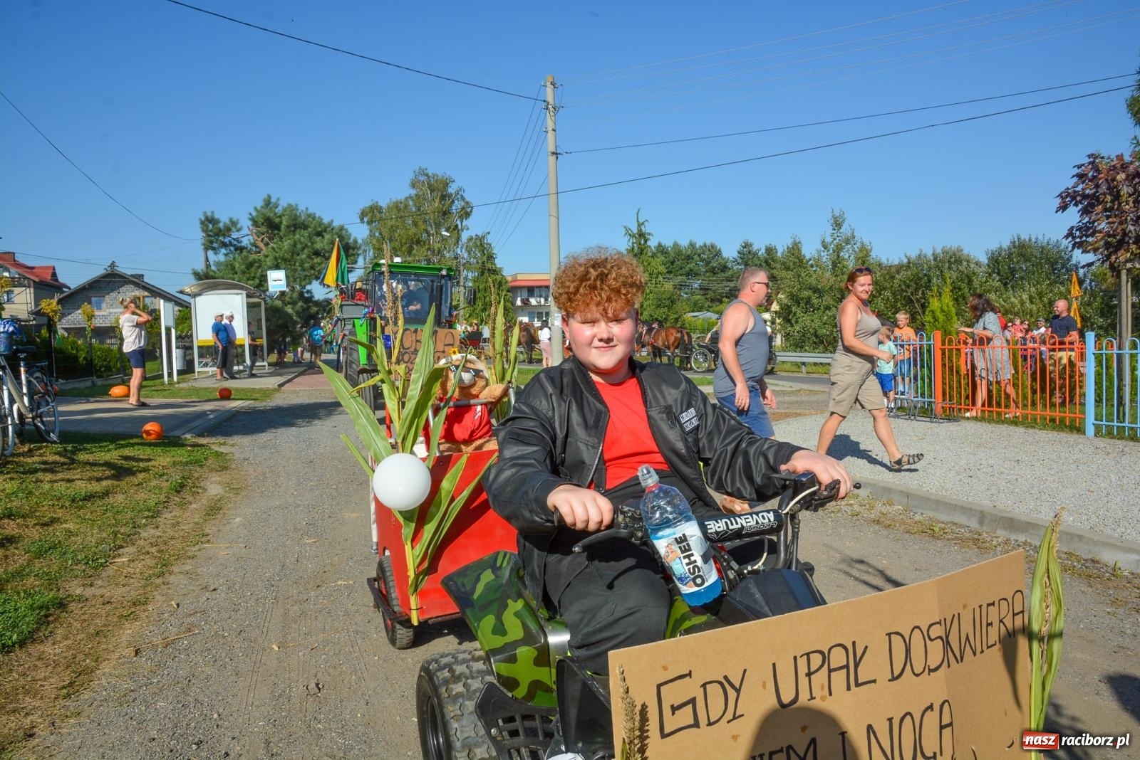 Zdjęcie w galerii na portalu naszraciborz.pl: Korowód na długim dystansie. Dożynki w Rzuchowie [FOTO i WIDEO] wiadomości z regionu