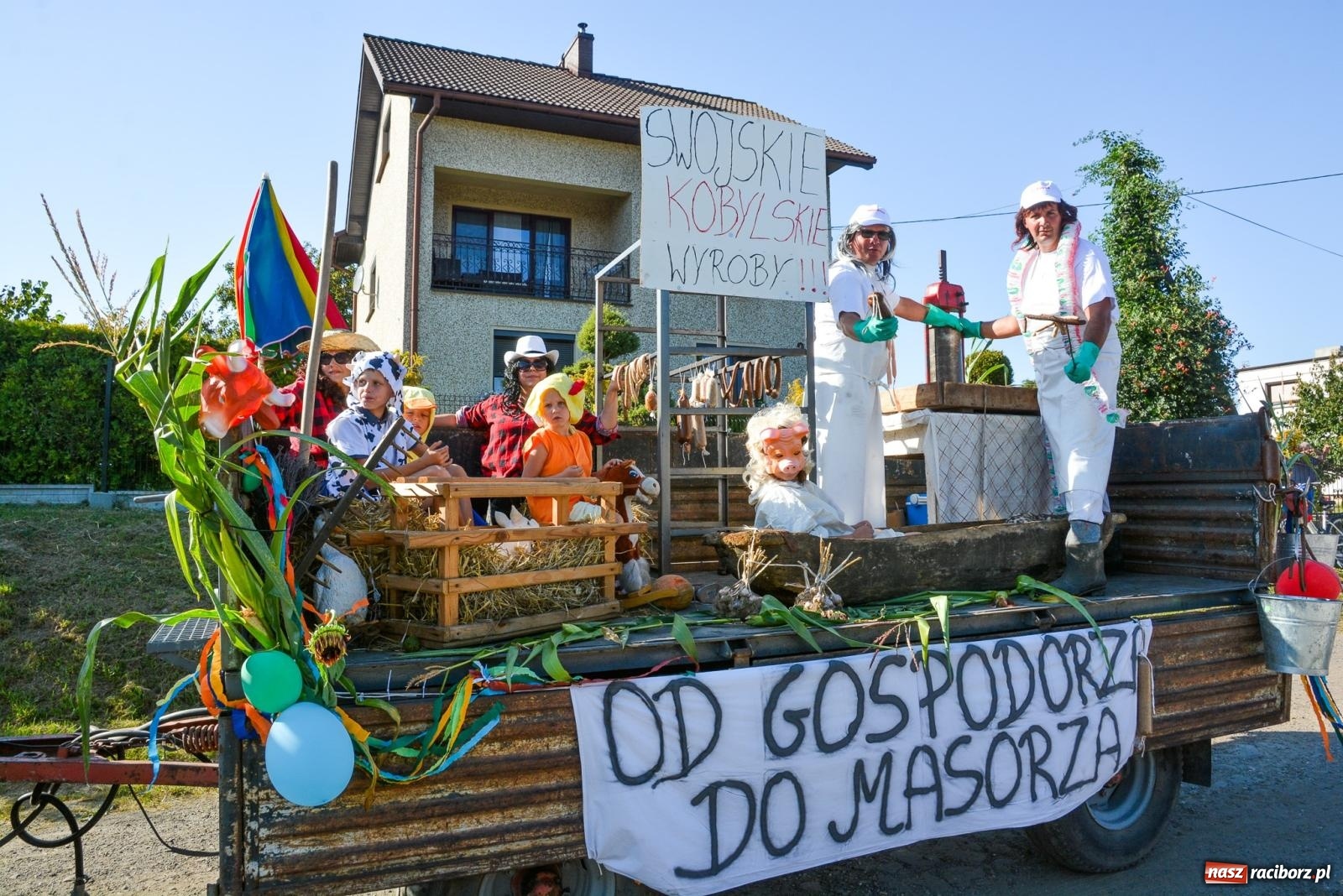 Zdjęcie w galerii na portalu naszraciborz.pl: Korowód na długim dystansie. Dożynki w Rzuchowie [FOTO i WIDEO] wiadomości z regionu
