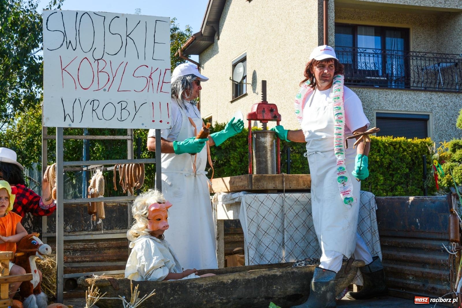 Zdjęcie w galerii na portalu naszraciborz.pl: Korowód na długim dystansie. Dożynki w Rzuchowie [FOTO i WIDEO] wiadomości z regionu