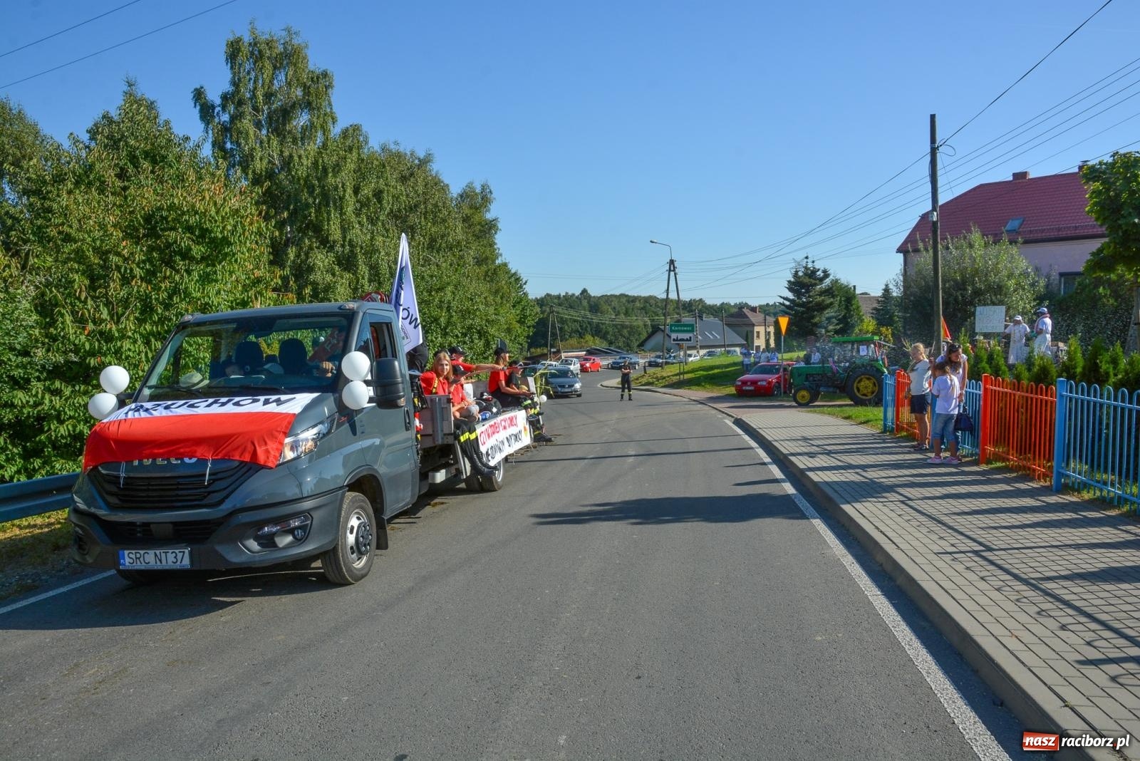 Zdjęcie w galerii na portalu naszraciborz.pl: Korowód na długim dystansie. Dożynki w Rzuchowie [FOTO i WIDEO] wiadomości z regionu