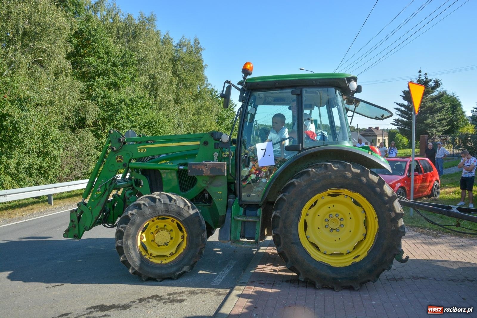 Zdjęcie w galerii na portalu naszraciborz.pl: Korowód na długim dystansie. Dożynki w Rzuchowie [FOTO i WIDEO] wiadomości z regionu