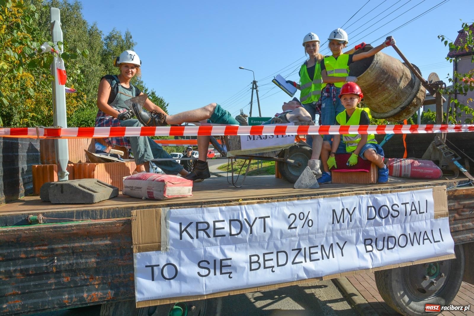 Zdjęcie w galerii na portalu naszraciborz.pl: Korowód na długim dystansie. Dożynki w Rzuchowie [FOTO i WIDEO] wiadomości z regionu