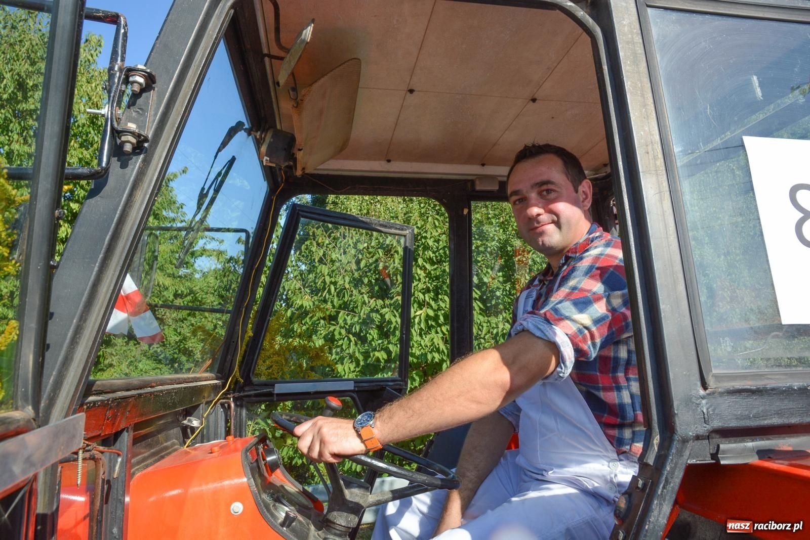 Zdjęcie w galerii na portalu naszraciborz.pl: Korowód na długim dystansie. Dożynki w Rzuchowie [FOTO i WIDEO] wiadomości z regionu