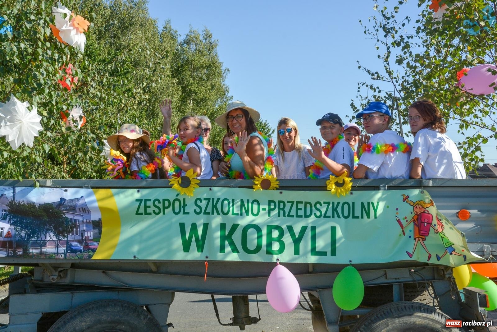 Zdjęcie w galerii na portalu naszraciborz.pl: Korowód na długim dystansie. Dożynki w Rzuchowie [FOTO i WIDEO] wiadomości z regionu