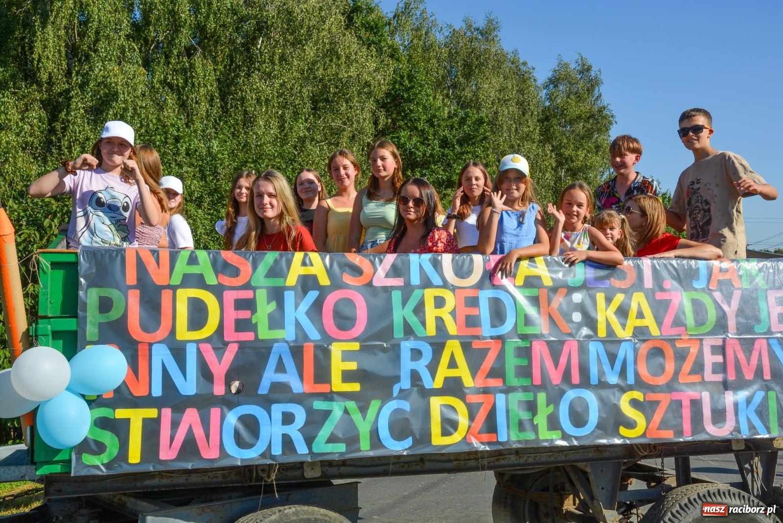 Zdjęcie w galerii na portalu naszraciborz.pl: Korowód na długim dystansie. Dożynki w Rzuchowie [FOTO i WIDEO] wiadomości z regionu