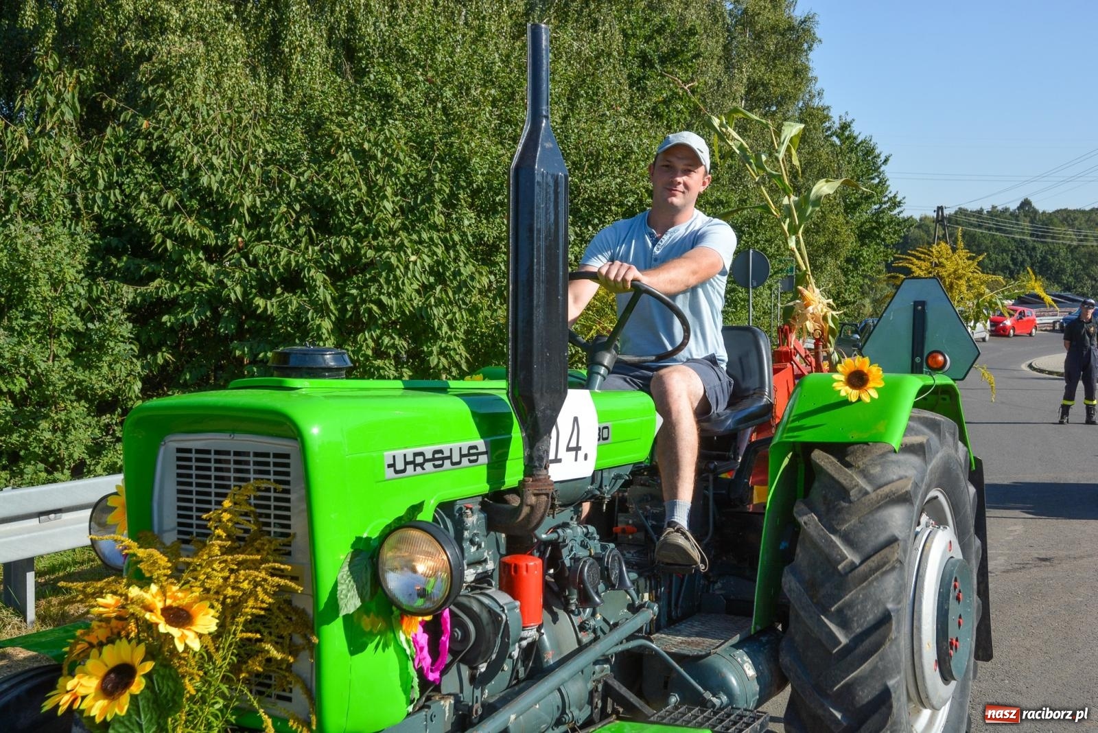 Zdjęcie w galerii na portalu naszraciborz.pl: Korowód na długim dystansie. Dożynki w Rzuchowie [FOTO i WIDEO] wiadomości z regionu