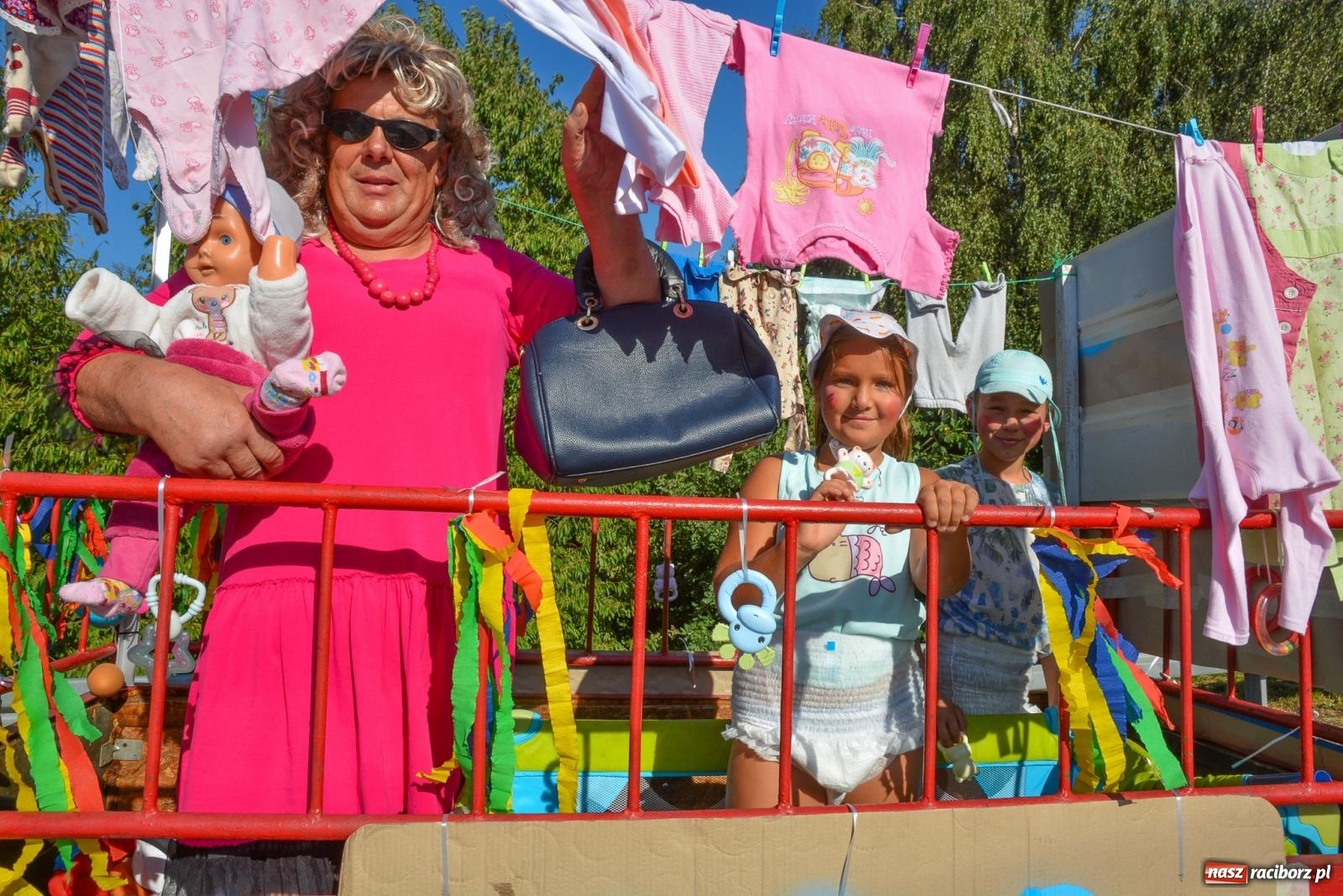 Zdjęcie w galerii na portalu naszraciborz.pl: Korowód na długim dystansie. Dożynki w Rzuchowie [FOTO i WIDEO] wiadomości z regionu