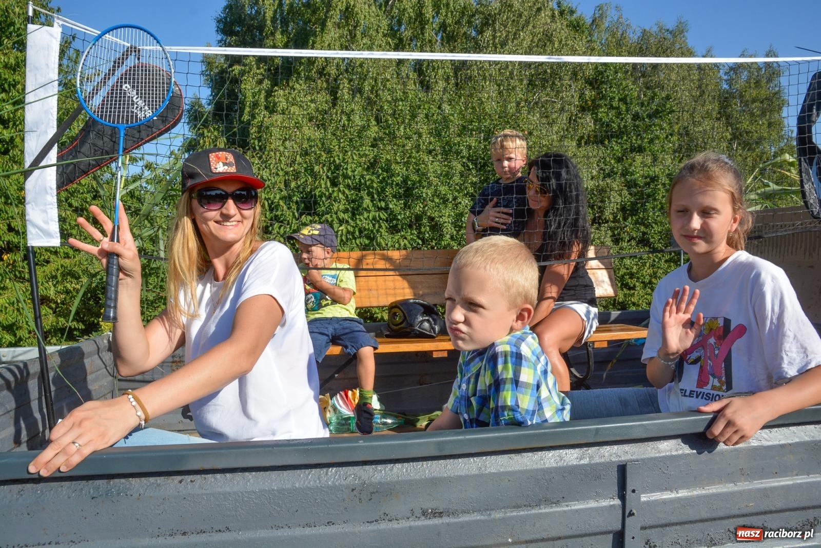 Zdjęcie w galerii na portalu naszraciborz.pl: Korowód na długim dystansie. Dożynki w Rzuchowie [FOTO i WIDEO] wiadomości z regionu