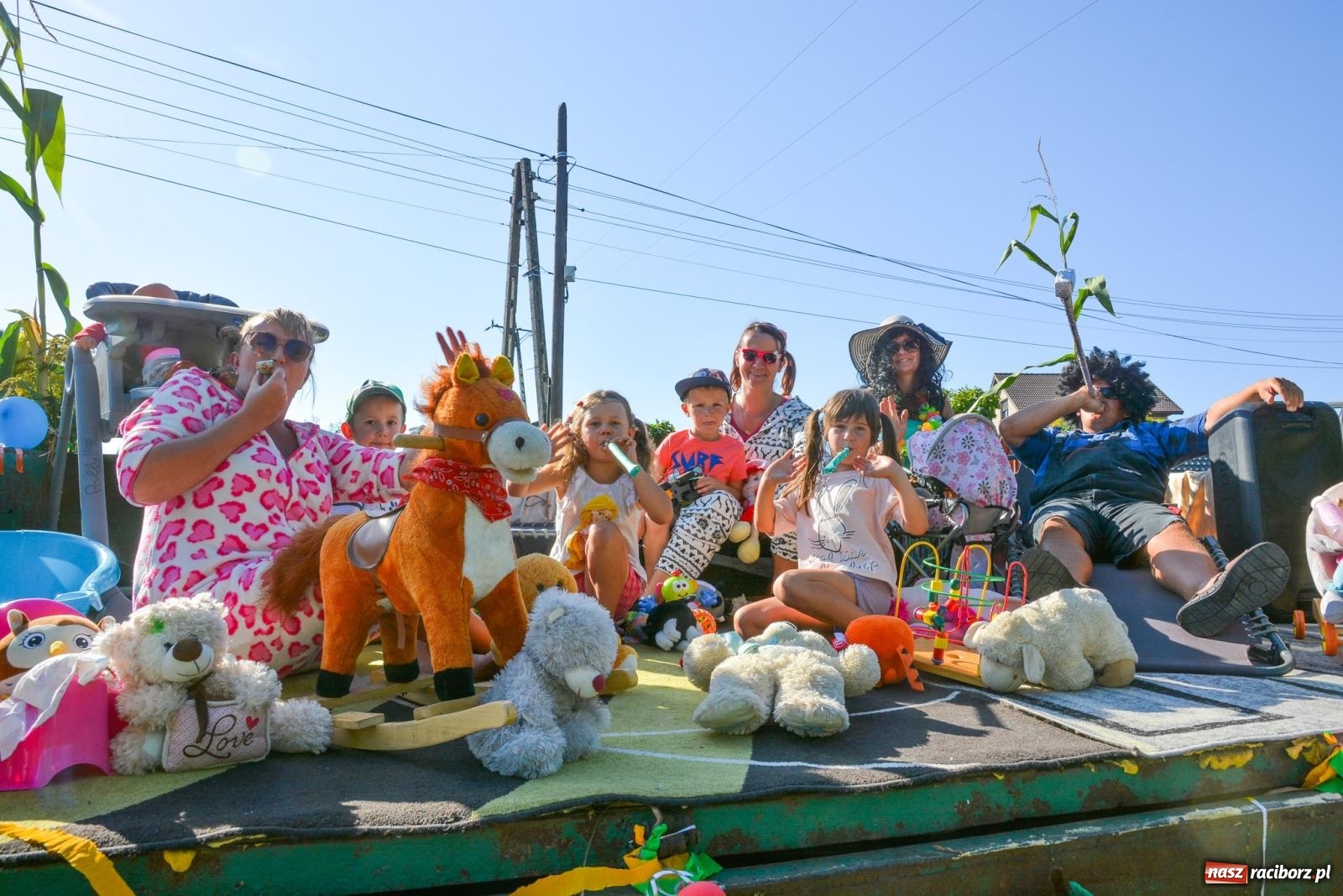 Zdjęcie w galerii na portalu naszraciborz.pl: Korowód na długim dystansie. Dożynki w Rzuchowie [FOTO i WIDEO] wiadomości z regionu