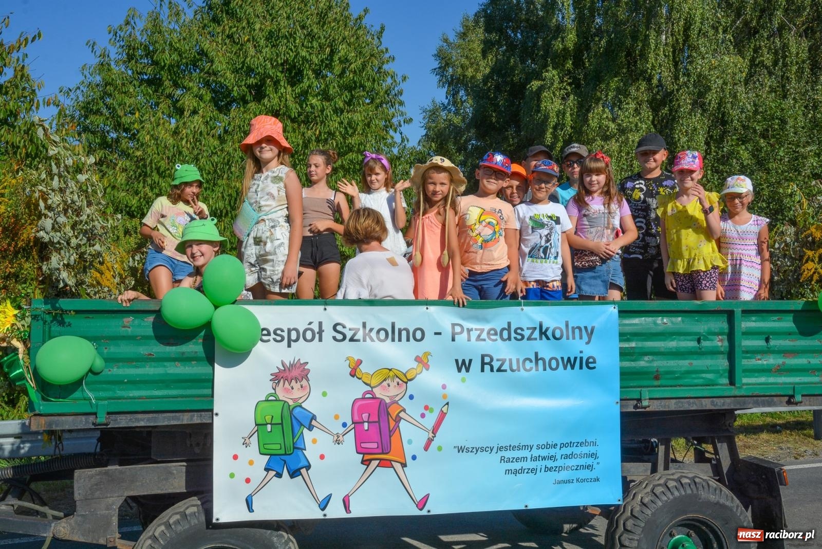 Zdjęcie w galerii na portalu naszraciborz.pl: Korowód na długim dystansie. Dożynki w Rzuchowie [FOTO i WIDEO] wiadomości z regionu