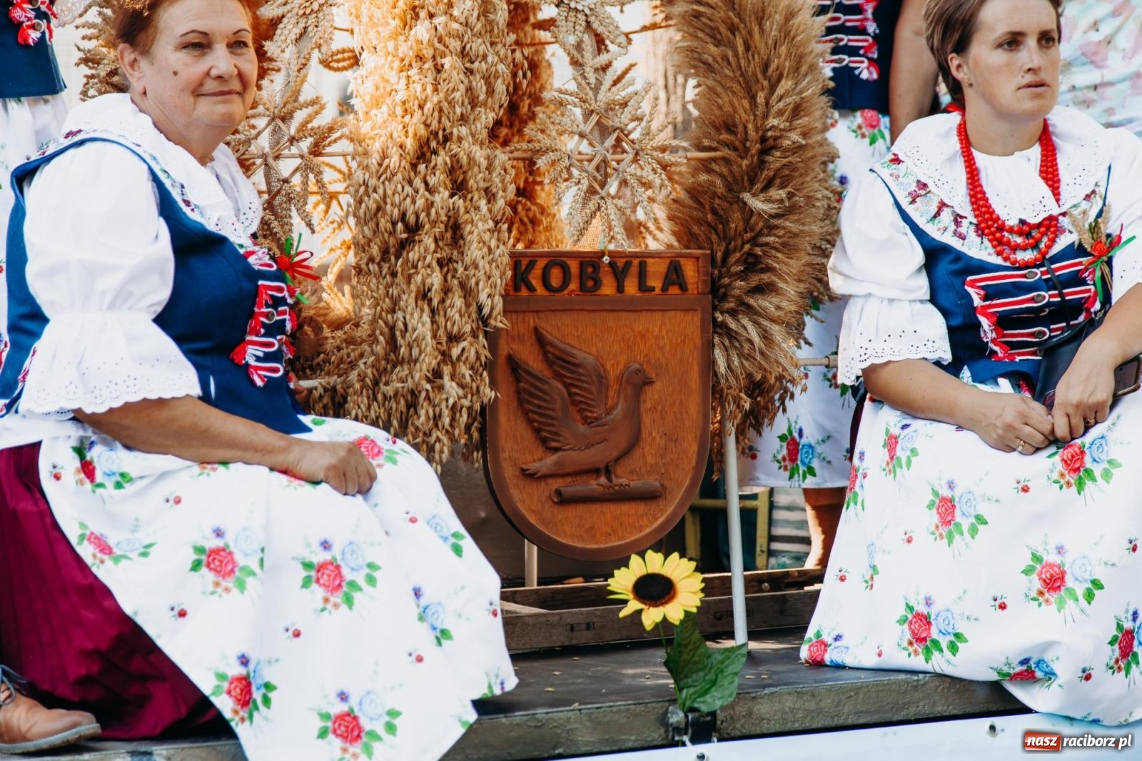 Zdjęcie w galerii na portalu naszraciborz.pl: Korowód na długim dystansie. Dożynki w Rzuchowie [FOTO i WIDEO] wiadomości z regionu