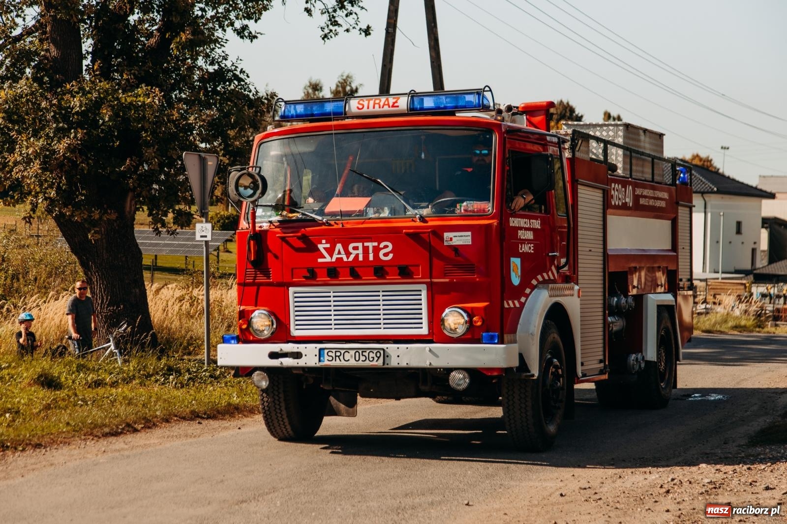 Zdjęcie w galerii na portalu naszraciborz.pl: Korowód na długim dystansie. Dożynki w Rzuchowie [FOTO i WIDEO] wiadomości z regionu