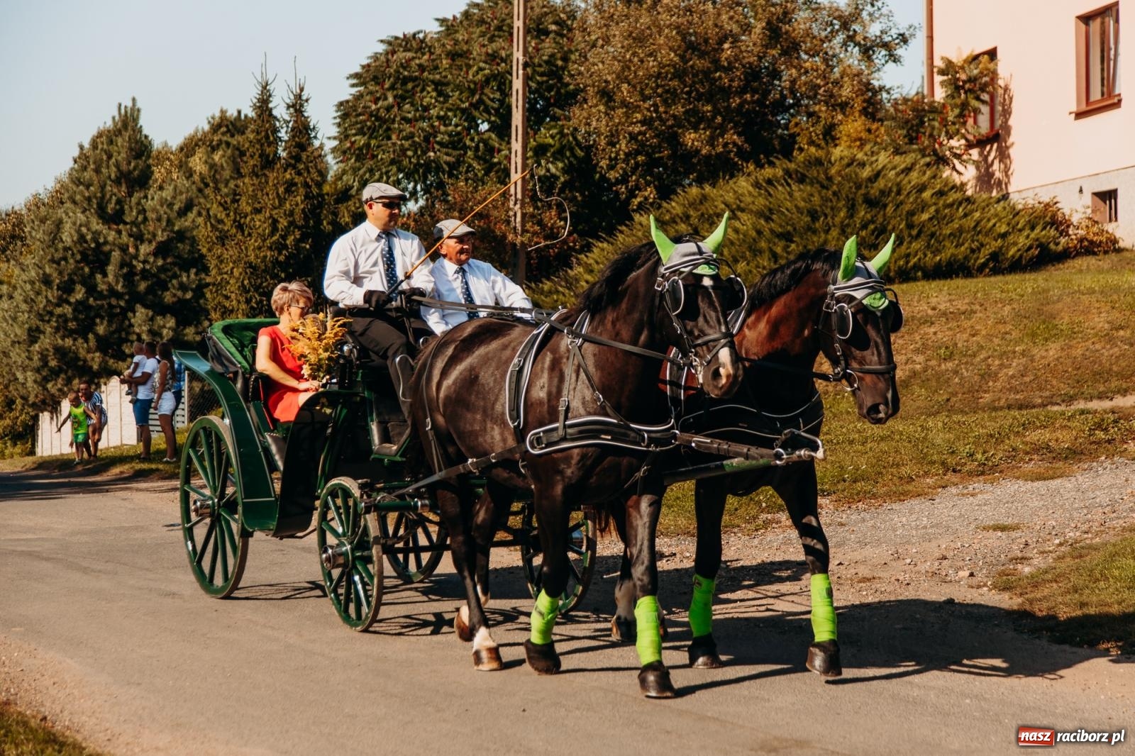 Zdjęcie w galerii na portalu naszraciborz.pl: Korowód na długim dystansie. Dożynki w Rzuchowie [FOTO i WIDEO] wiadomości z regionu