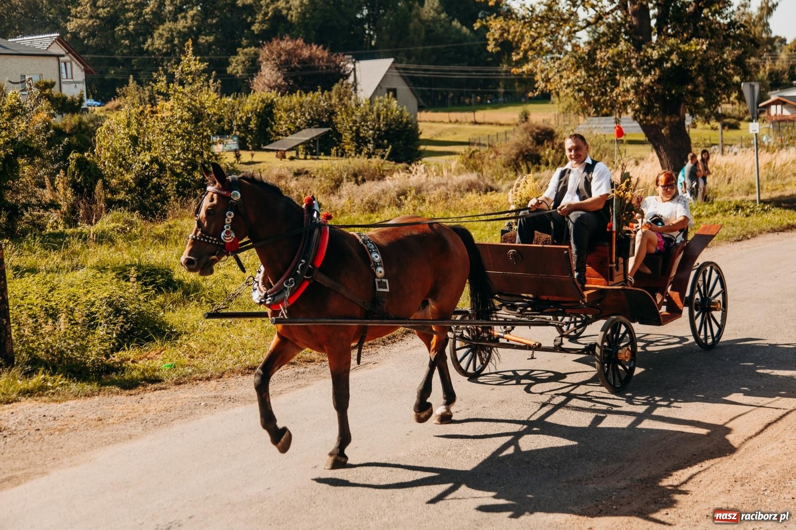 Zdjęcie w galerii na portalu naszraciborz.pl: Korowód na długim dystansie. Dożynki w Rzuchowie [FOTO i WIDEO] wiadomości z regionu