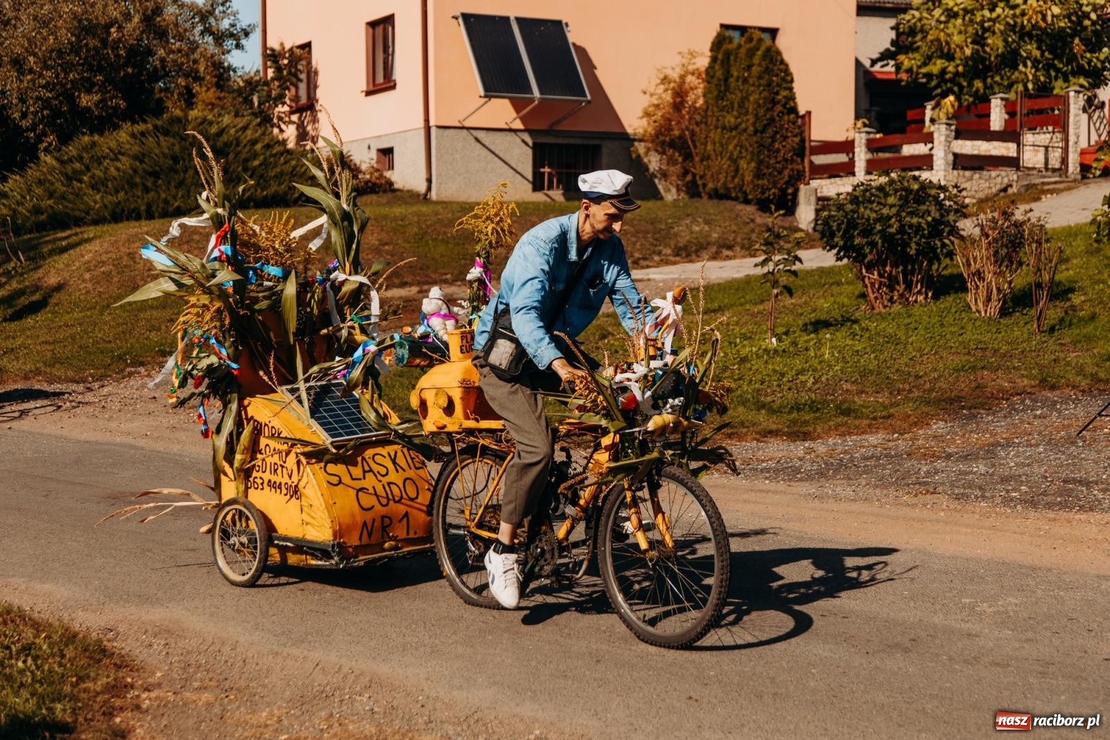 Zdjęcie w galerii na portalu naszraciborz.pl: Korowód na długim dystansie. Dożynki w Rzuchowie [FOTO i WIDEO] wiadomości z regionu