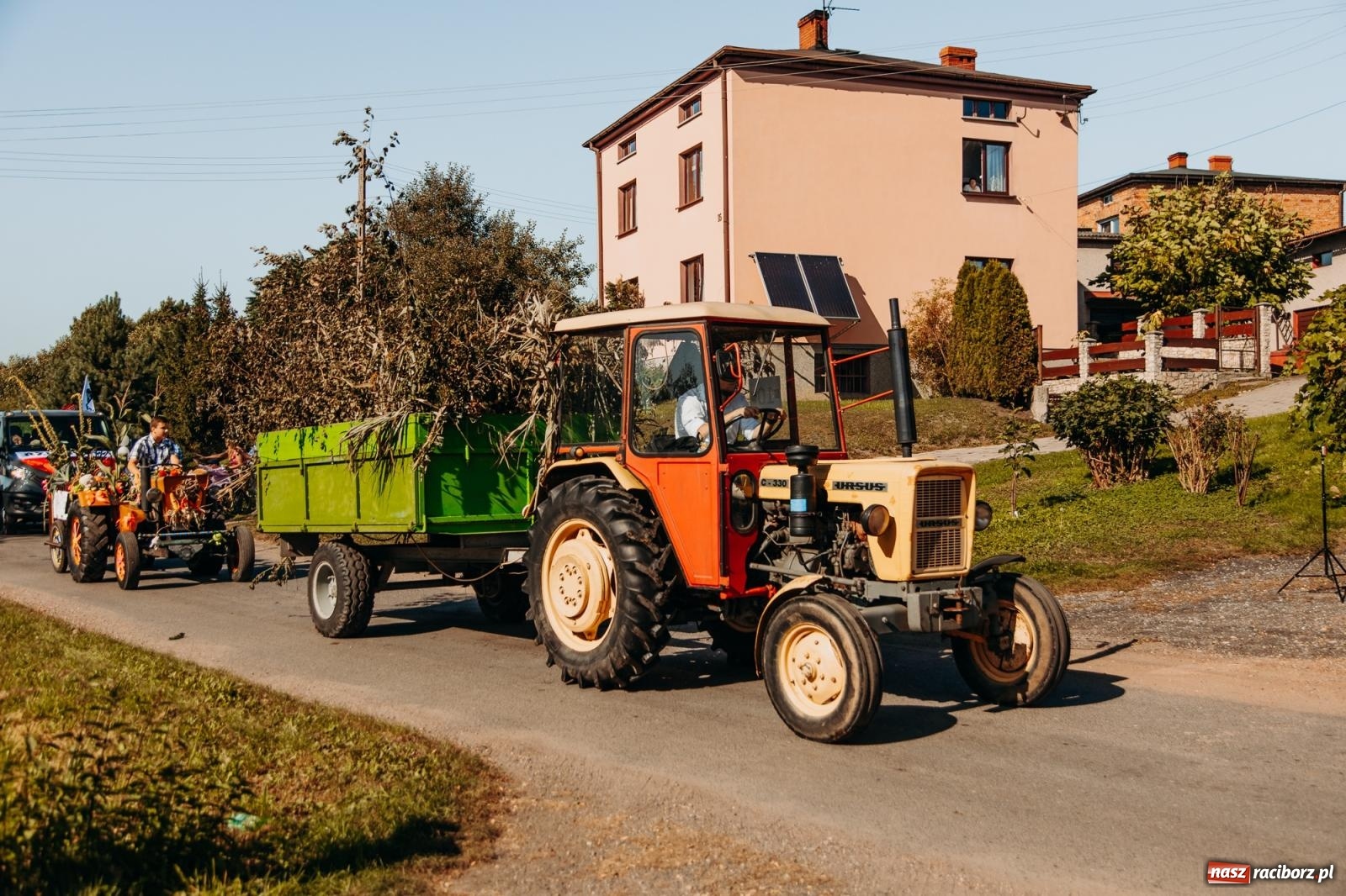 Zdjęcie w galerii na portalu naszraciborz.pl: Korowód na długim dystansie. Dożynki w Rzuchowie [FOTO i WIDEO] wiadomości z regionu