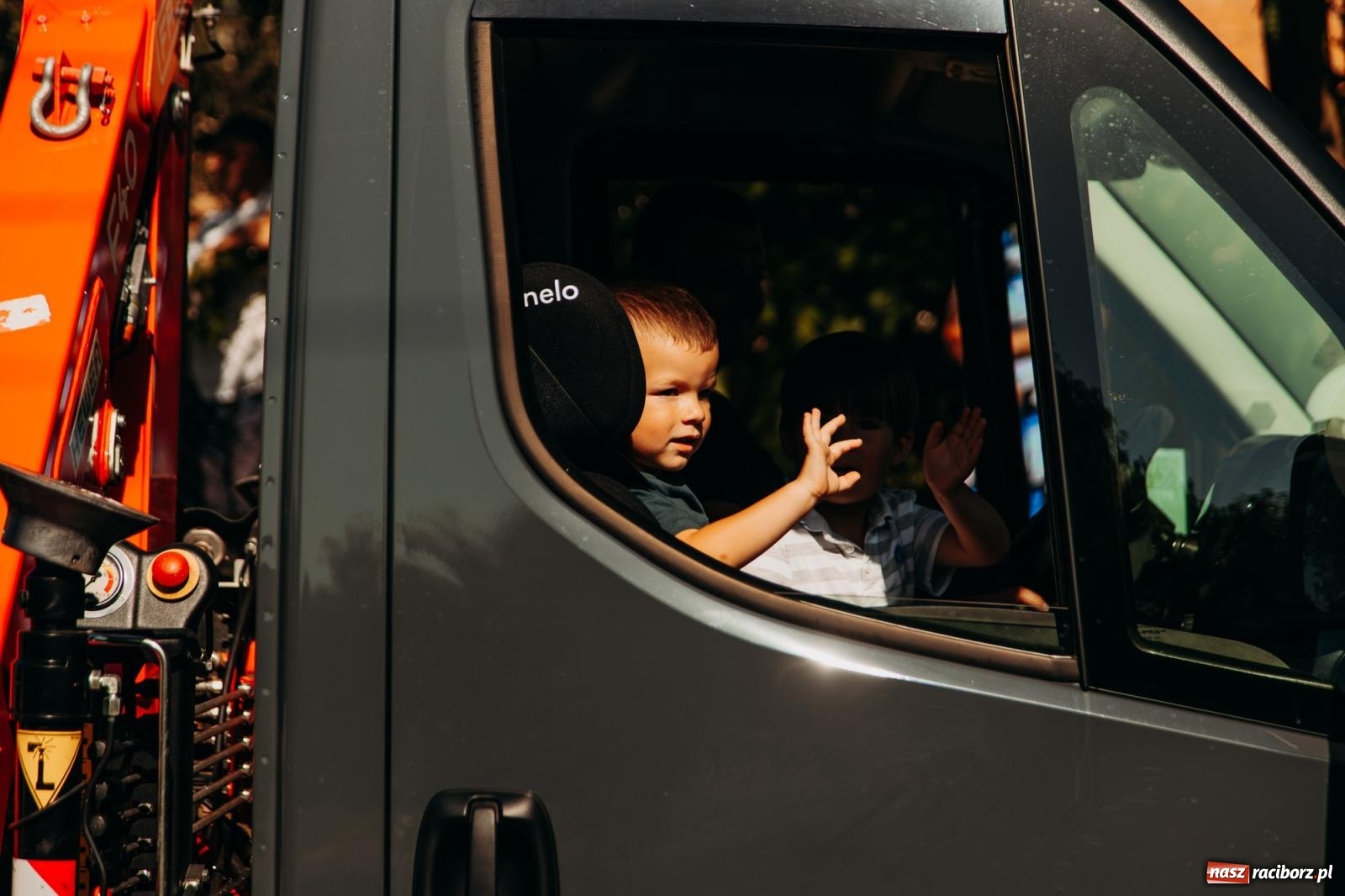 Zdjęcie w galerii na portalu naszraciborz.pl: Korowód na długim dystansie. Dożynki w Rzuchowie [FOTO i WIDEO] wiadomości z regionu