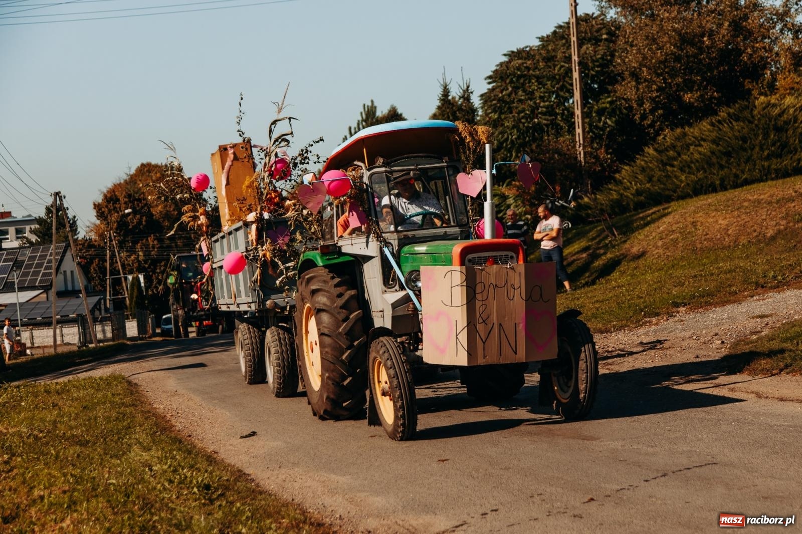 Zdjęcie w galerii na portalu naszraciborz.pl: Korowód na długim dystansie. Dożynki w Rzuchowie [FOTO i WIDEO] wiadomości z regionu