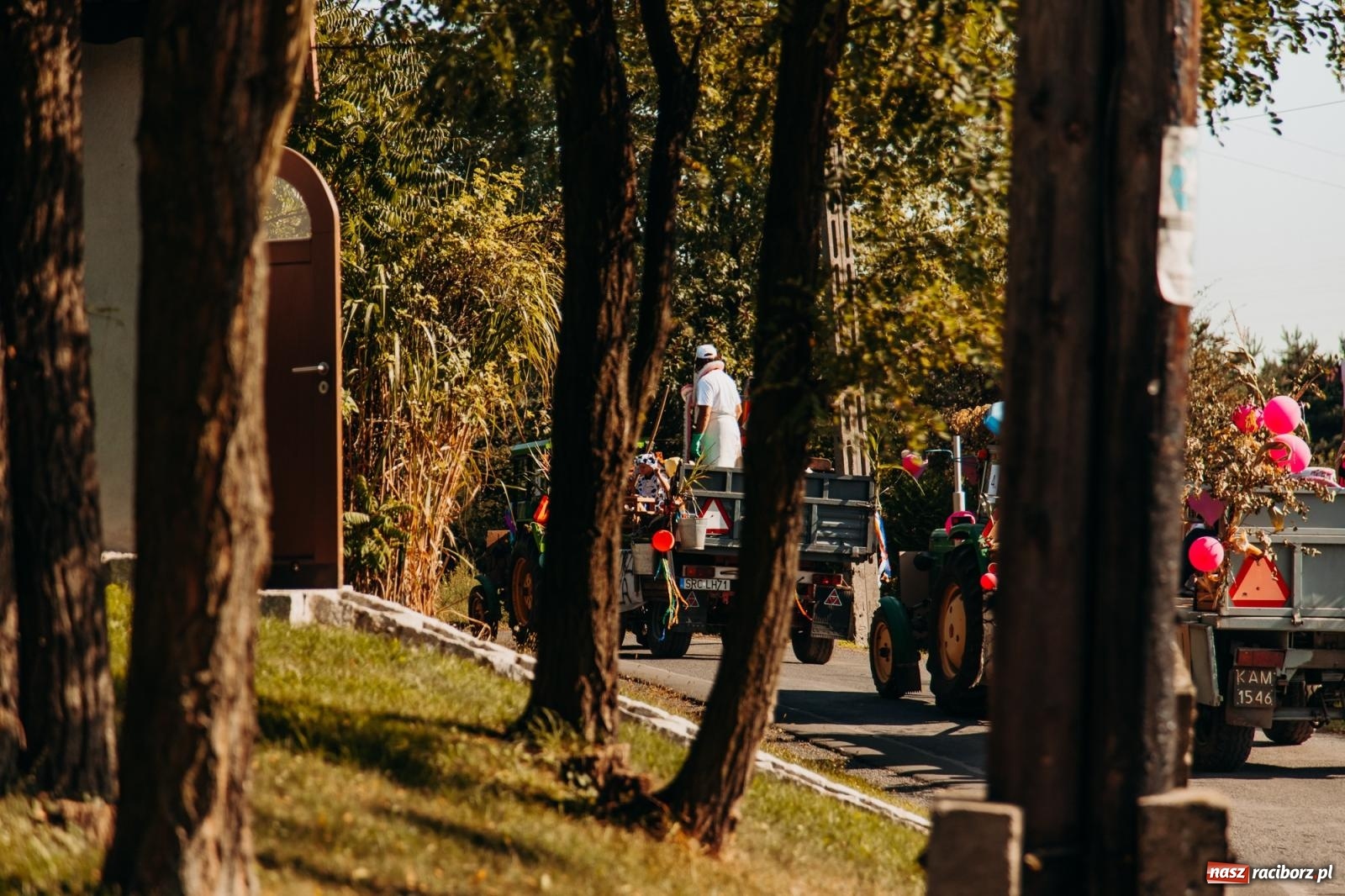 Zdjęcie w galerii na portalu naszraciborz.pl: Korowód na długim dystansie. Dożynki w Rzuchowie [FOTO i WIDEO] wiadomości z regionu