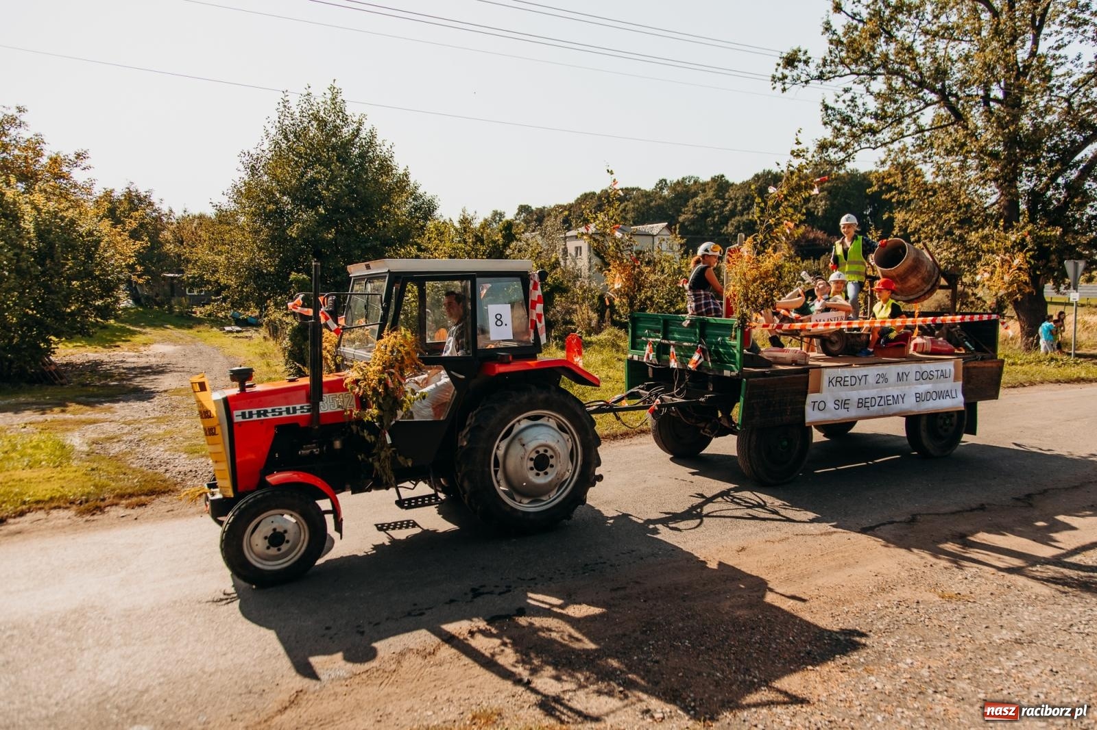 Zdjęcie w galerii na portalu naszraciborz.pl: Korowód na długim dystansie. Dożynki w Rzuchowie [FOTO i WIDEO] wiadomości z regionu